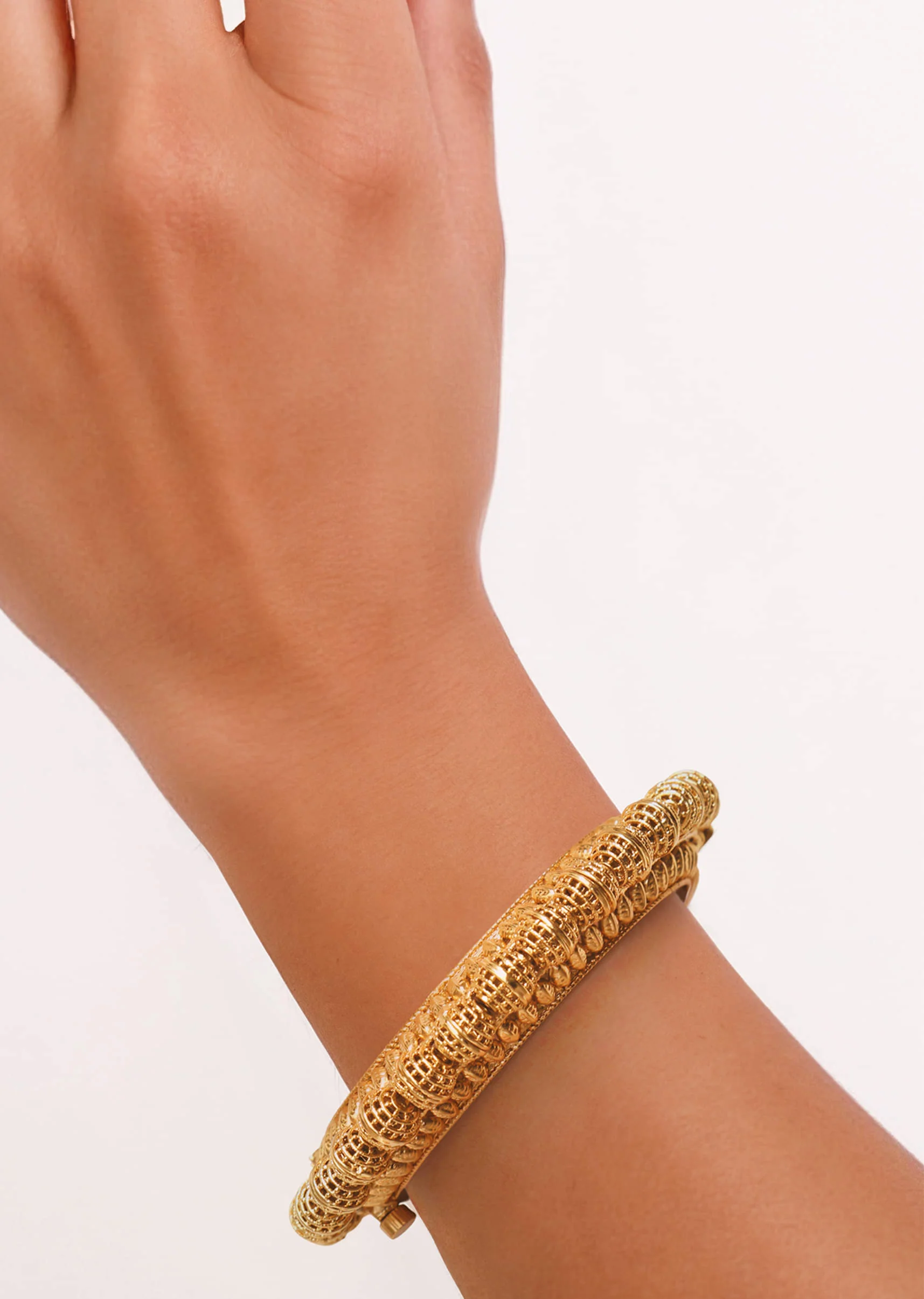 12395-gold-kundan-bangle-1.webp Gold Kundan Bangle