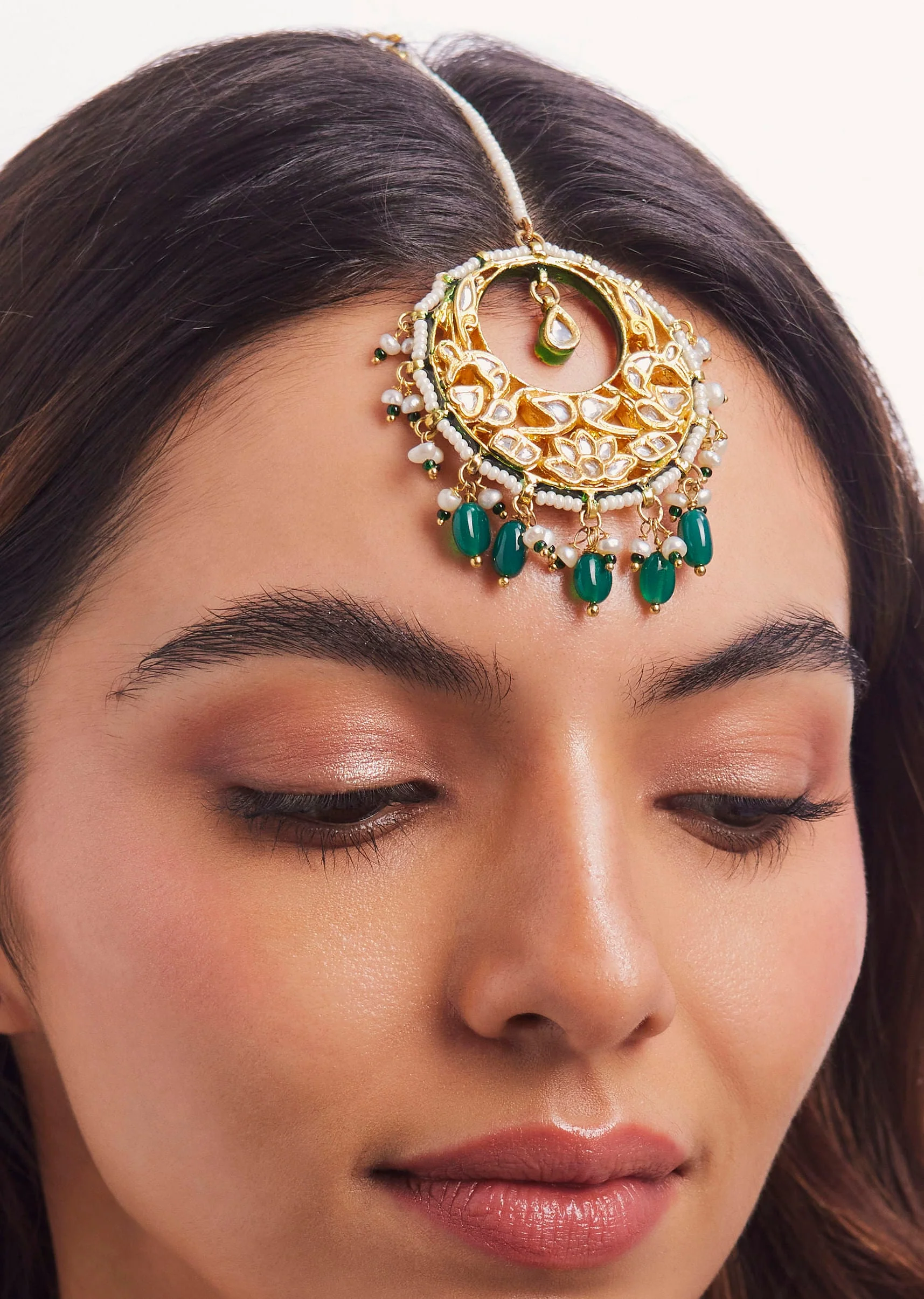 12424-gold-finish-green-kundan-polki-maang-tikka-1.webp Gold Finish Green Kundan Polki Maang Tikka