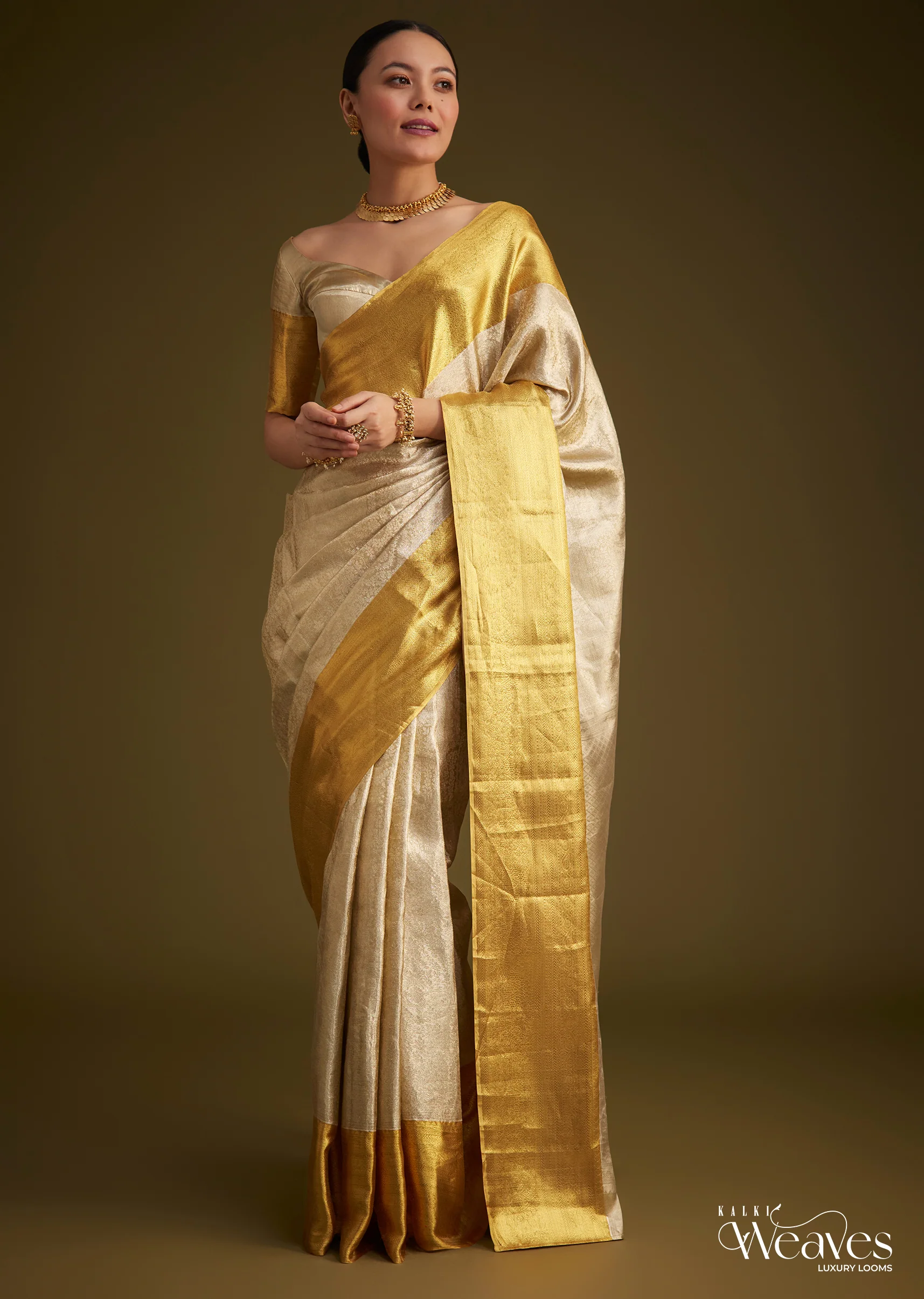 13686-silver-kanjivaram-silk-saree-with-gold-contrast-border-and-pallu-1.webp Silver Kanjivaram Silk Saree With Gold Contrast Border And Pallu