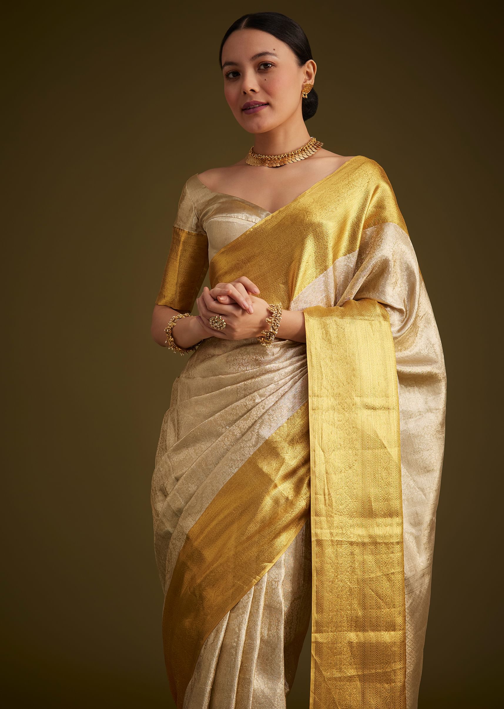 13686-silver-kanjivaram-silk-saree-with-gold-contrast-border-and-pallu-2.jpg Silver Kanjivaram Silk Saree With Gold Contrast Border And Pallu