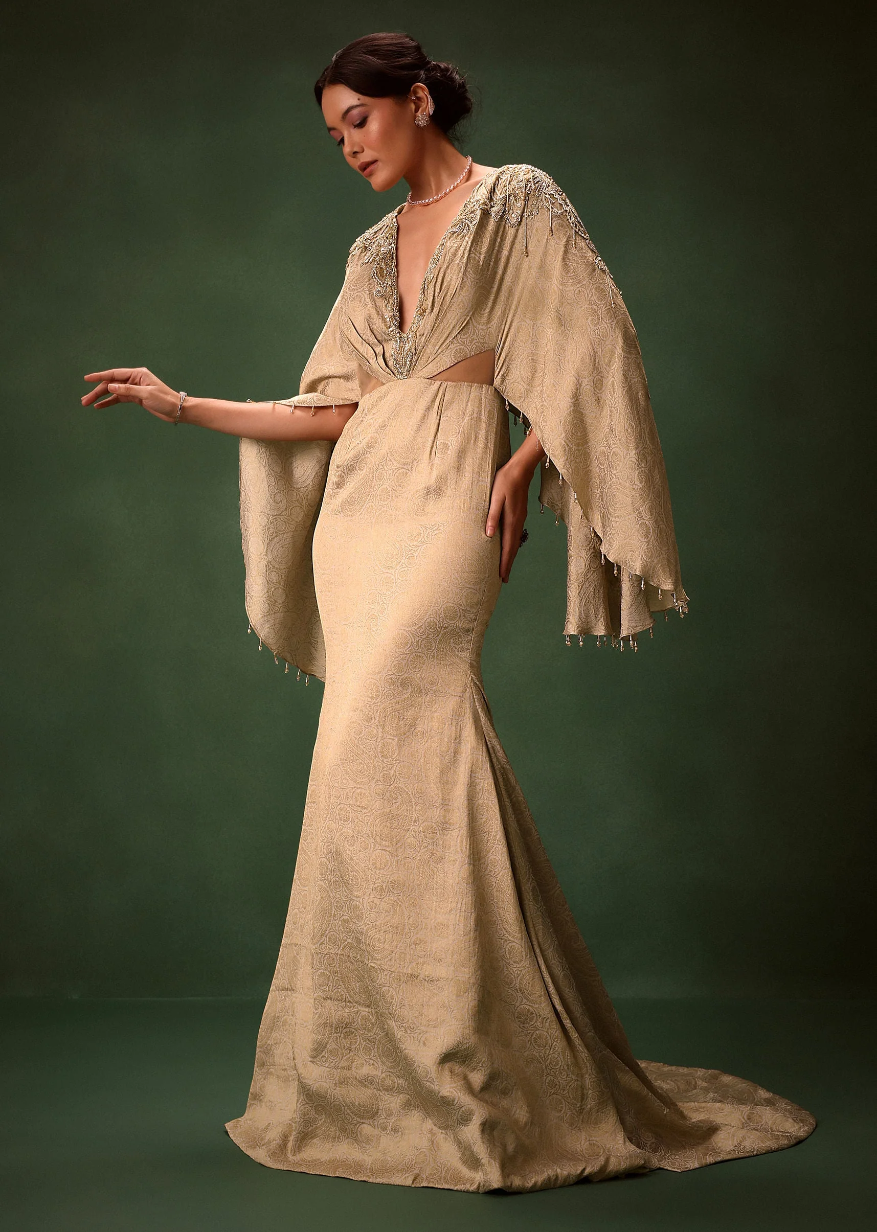 14973-us-10-us-10-variation-1.webp Golden Chiffon Silk Jacquard Kaftan