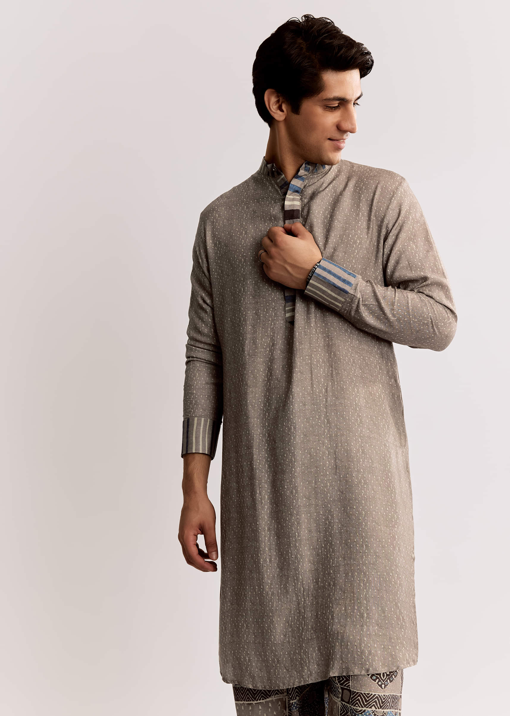 16513-grey-linen-kurta-set-with-ajrakh-print-1.jpg Grey Linen Kurta Set With Ajrakh Print