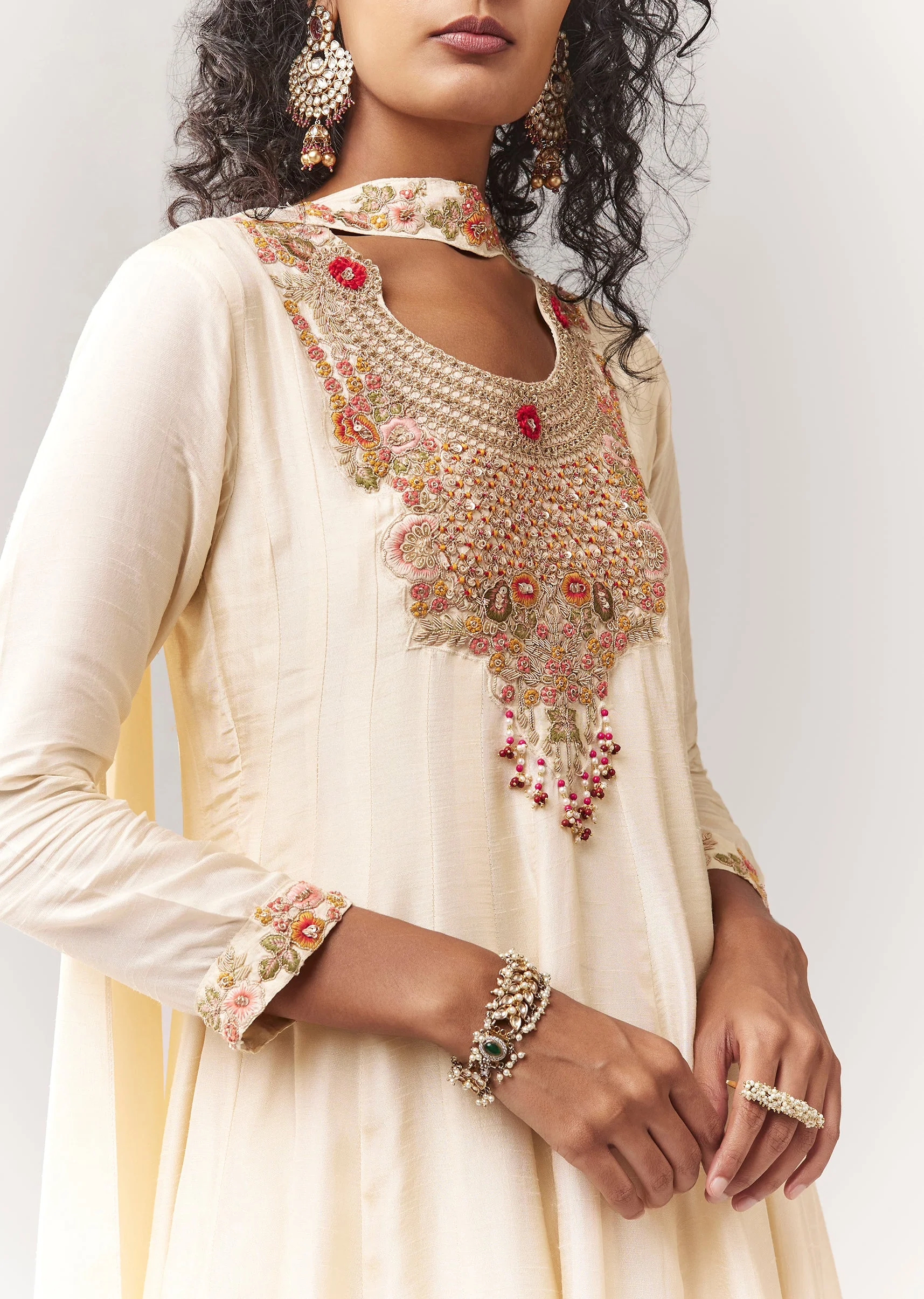 Off White Zardosi And Thread Work Anarkali With Choker Style Dupatta