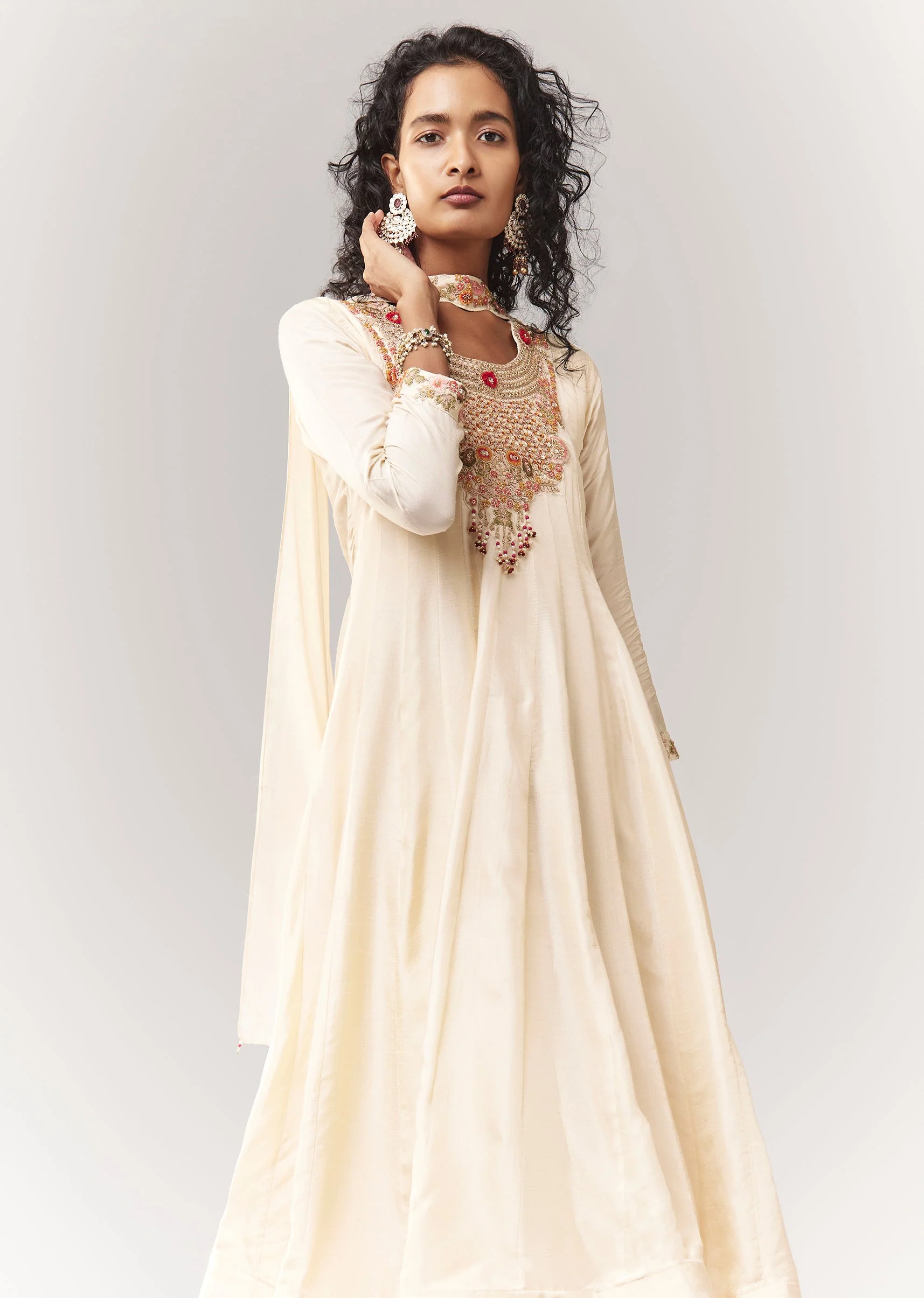 Off White Zardosi And Thread Work Anarkali With Choker Style Dupatta