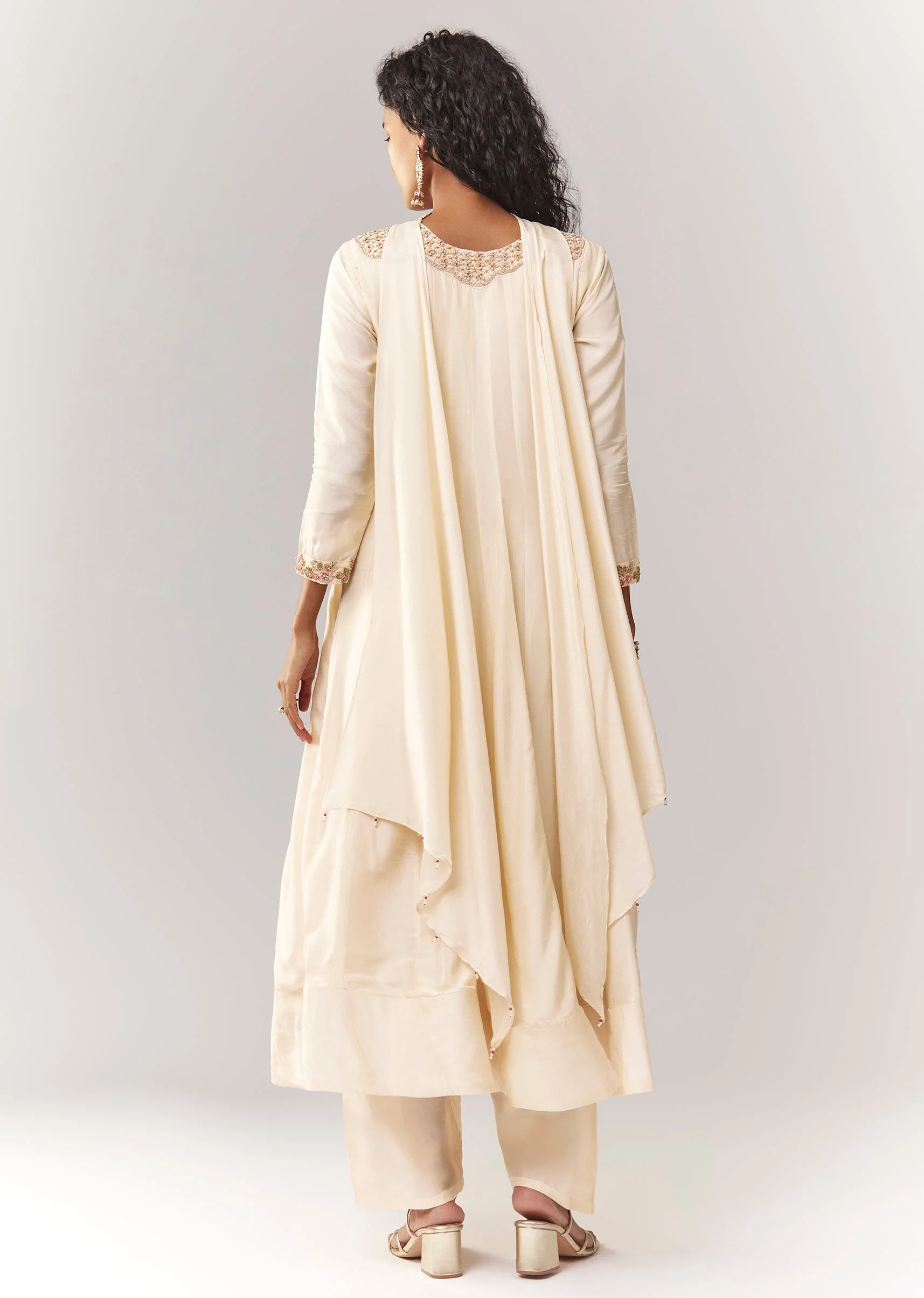 Off White Zardosi And Thread Work Anarkali With Choker Style Dupatta