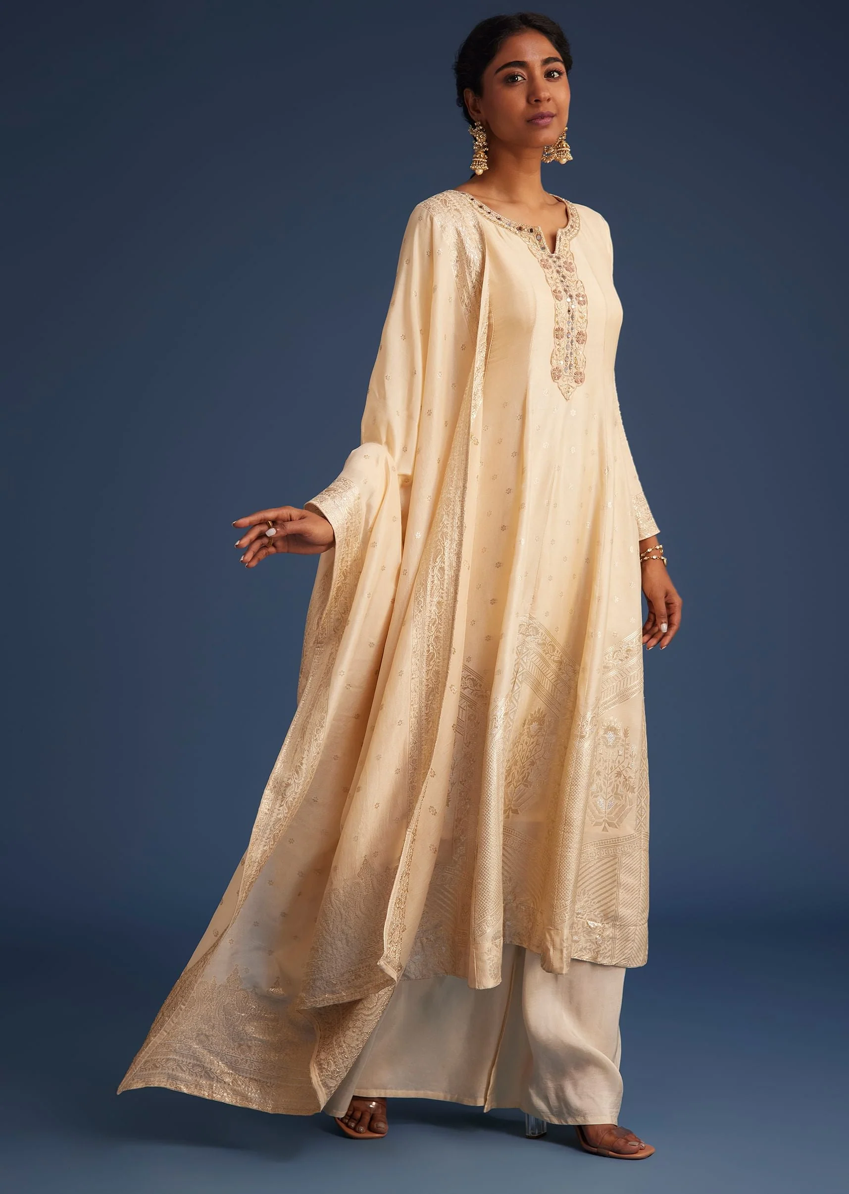 19968-cream-jacquard-kurta-set-with-banarasi-silk-dupatta-1.webp Cream Jacquard Kurta Set With Banarasi Silk Dupatta