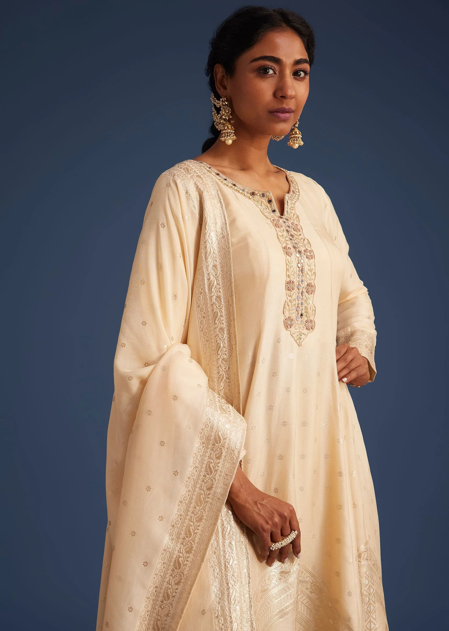 19968-cream-jacquard-kurta-set-with-banarasi-silk-dupatta-2.webp Cream Jacquard Kurta Set With Banarasi Silk Dupatta