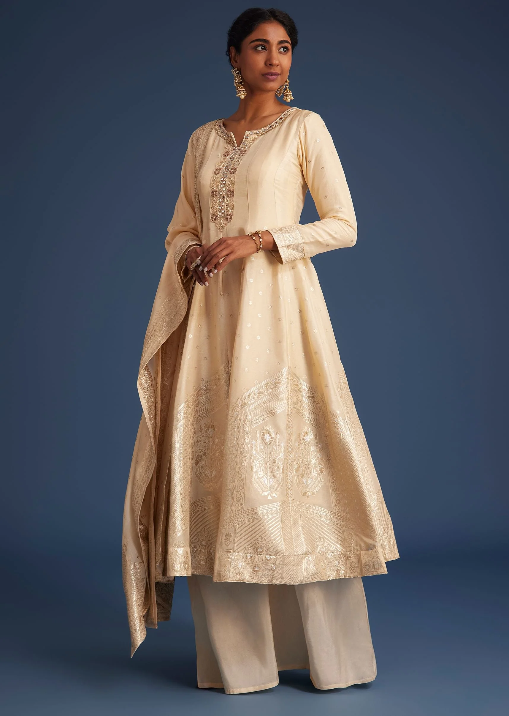 19968-cream-jacquard-kurta-set-with-banarasi-silk-dupatta-3.webp Cream Jacquard Kurta Set With Banarasi Silk Dupatta