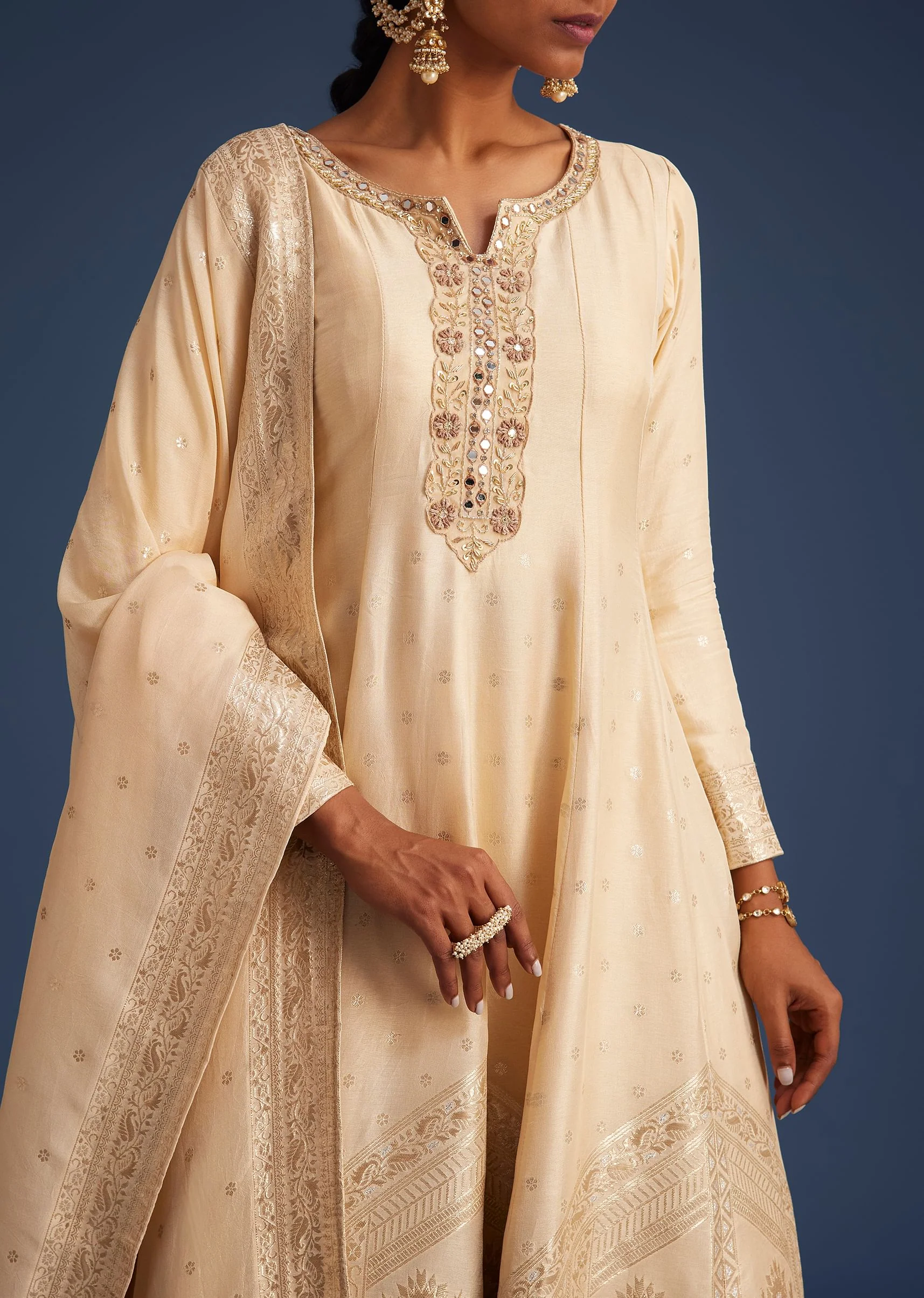 19968-cream-jacquard-kurta-set-with-banarasi-silk-dupatta-4.webp Cream Jacquard Kurta Set With Banarasi Silk Dupatta
