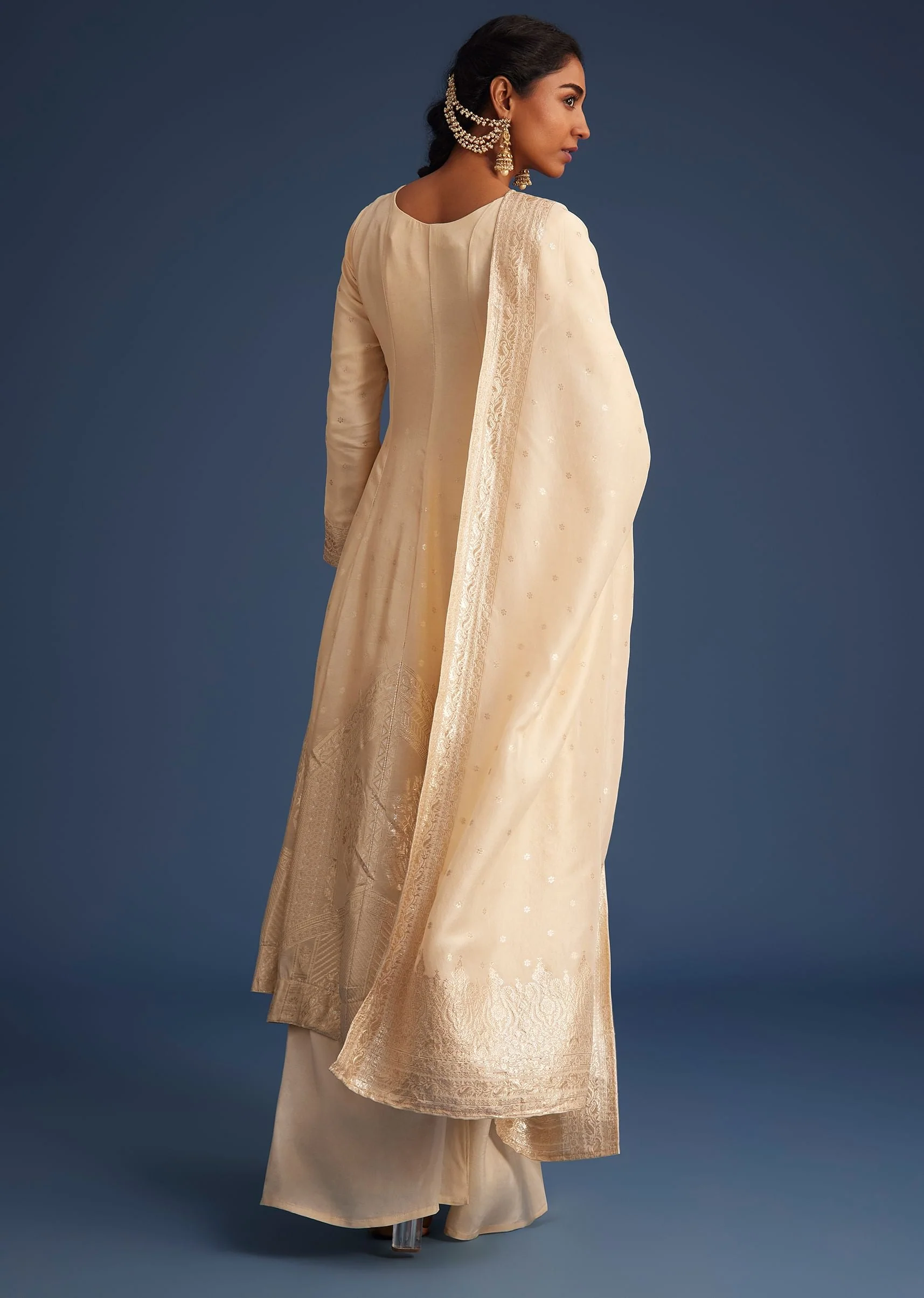 19968-cream-jacquard-kurta-set-with-banarasi-silk-dupatta-5.webp Cream Jacquard Kurta Set With Banarasi Silk Dupatta