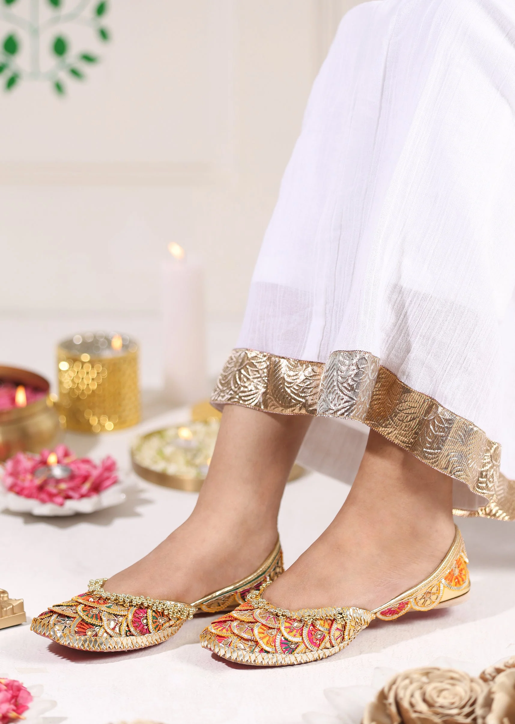 Rose Gold Embellished Kolhapuri