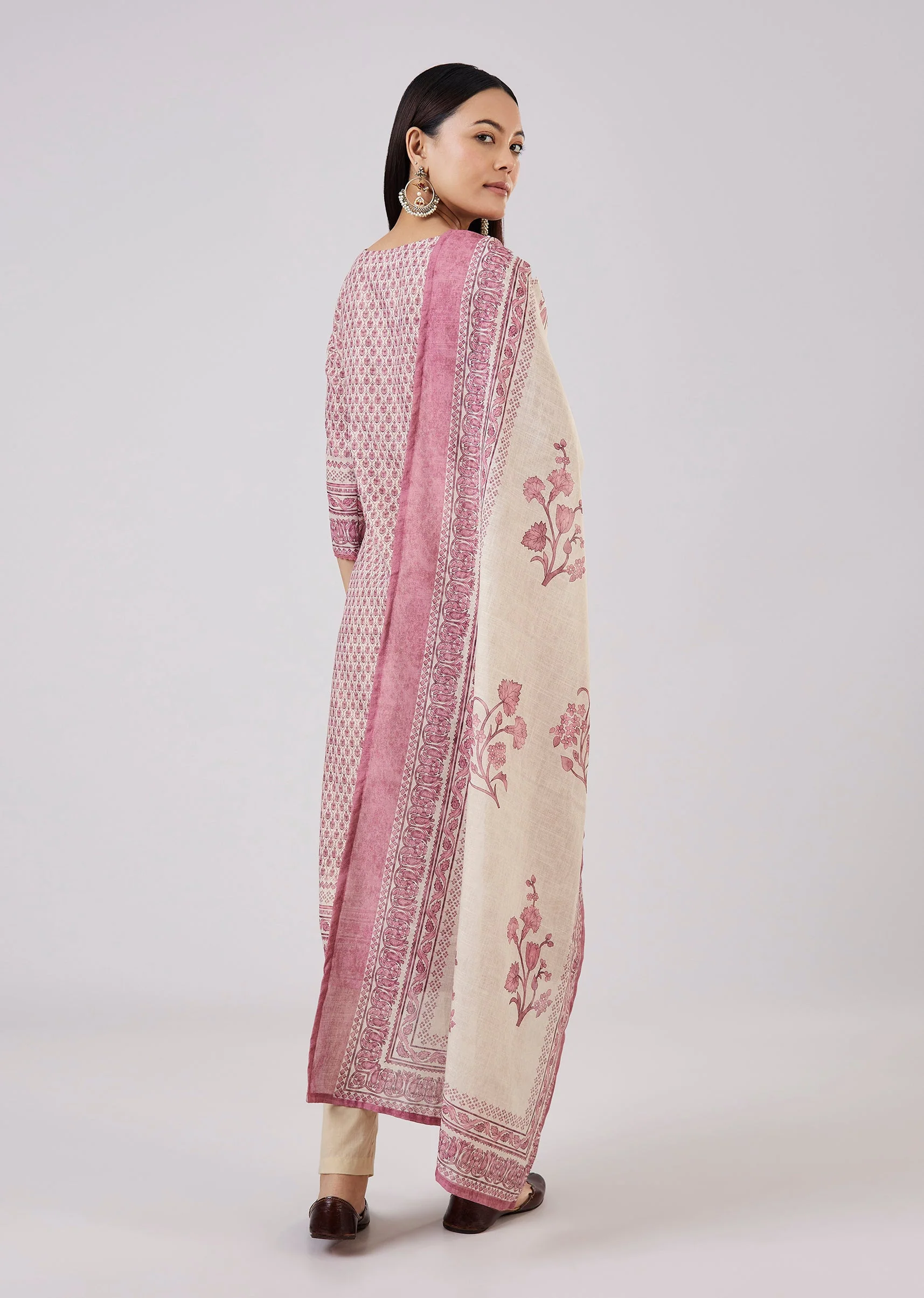 Pink Linen Kurta Set With Embellished Work