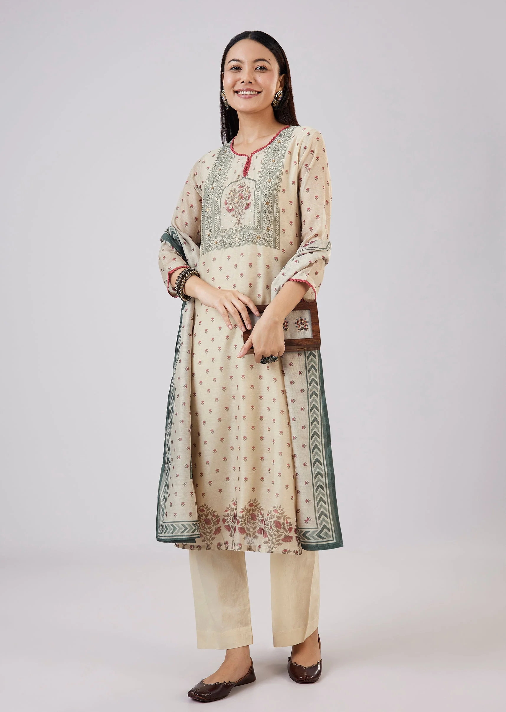 3140-maroon-chanderi-kurta-set-with-zari-and-mirror-work-1.webp Maroon Chanderi Kurta Set with Zari And Mirror Work