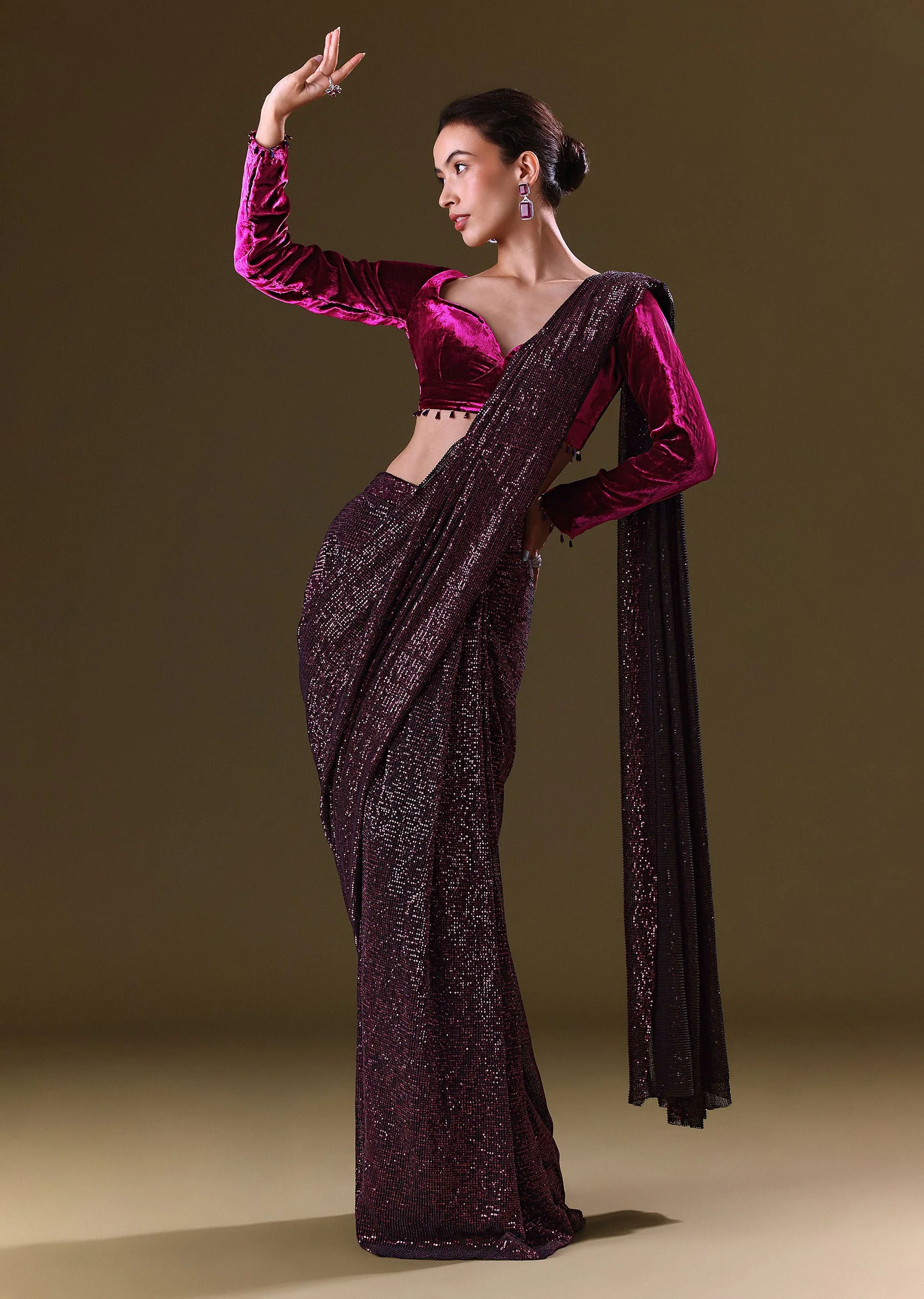 3340-dark-maroon-pre-stitched-sequined-saree-with-sweetheart-neck-blouse-1.webp Dark Maroon Pre Stitched Sequined Saree With Sweetheart Neck Blouse