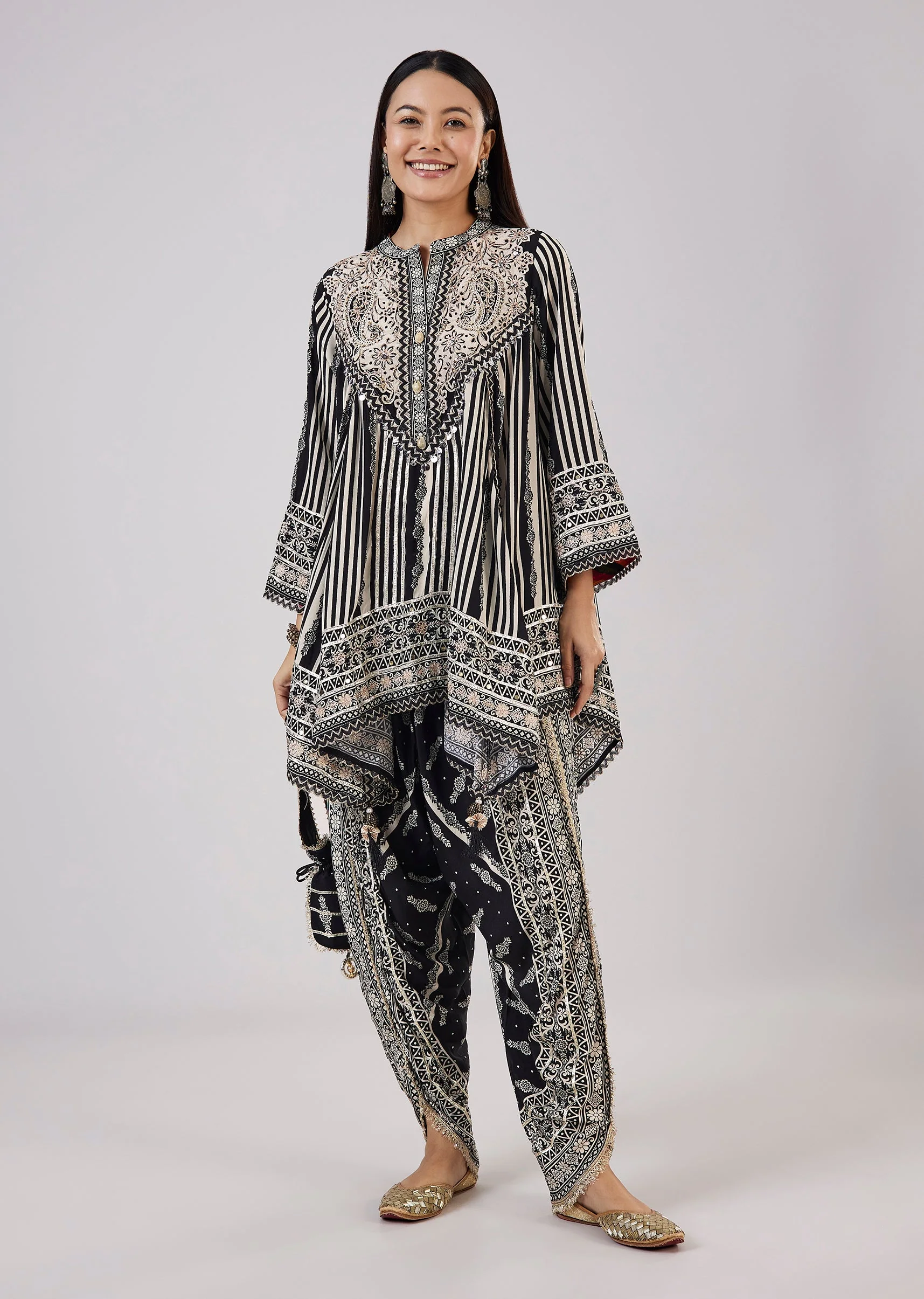 3860-black-indo-western-kaftan-coord-set-1.webp Black Indo Western Kaftan Coord Set