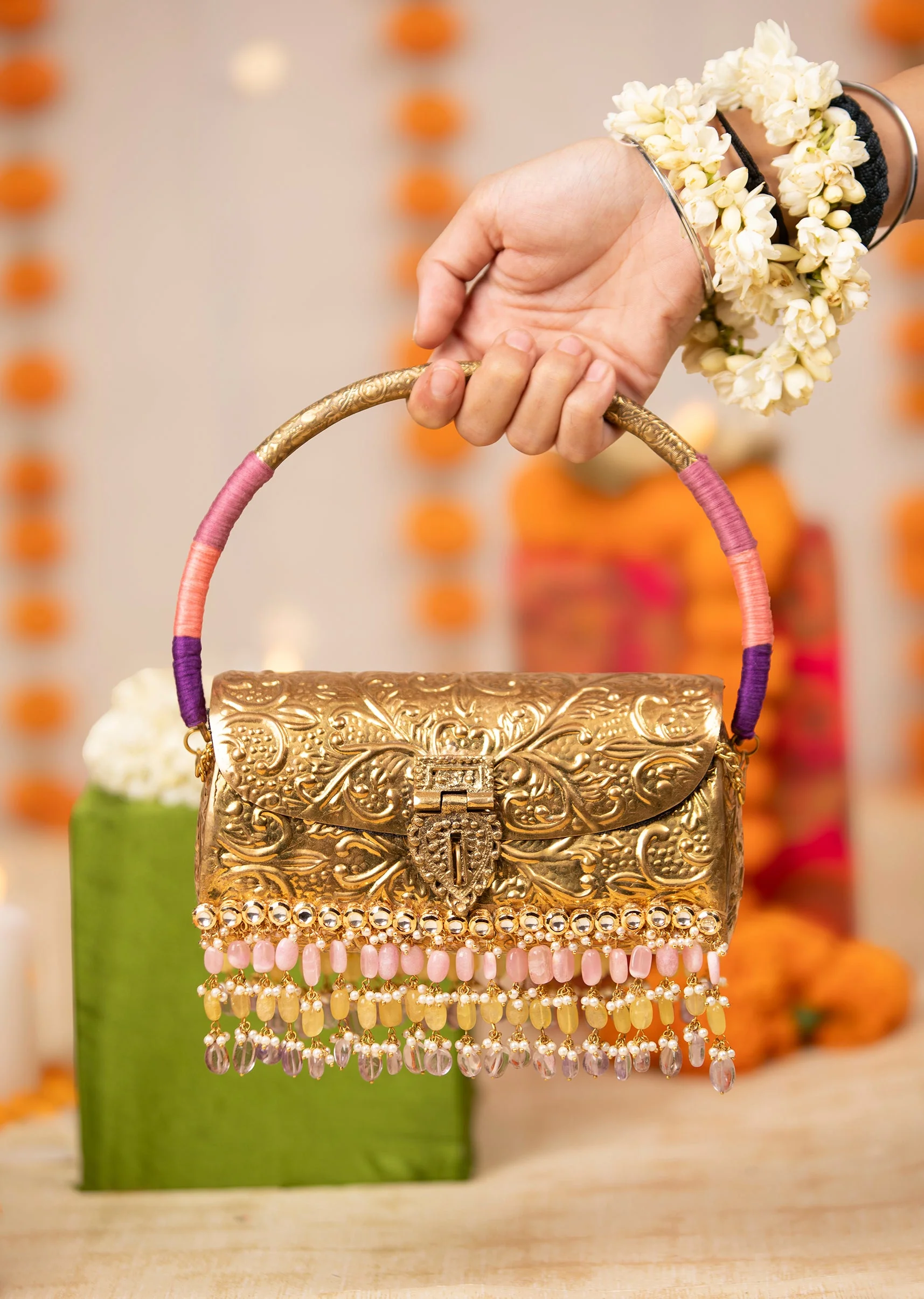 468-gold-floral-engraved-bead-tassel-metal-bag-1.webp Gold Floral Engraved Bead Tassel Metal Bag