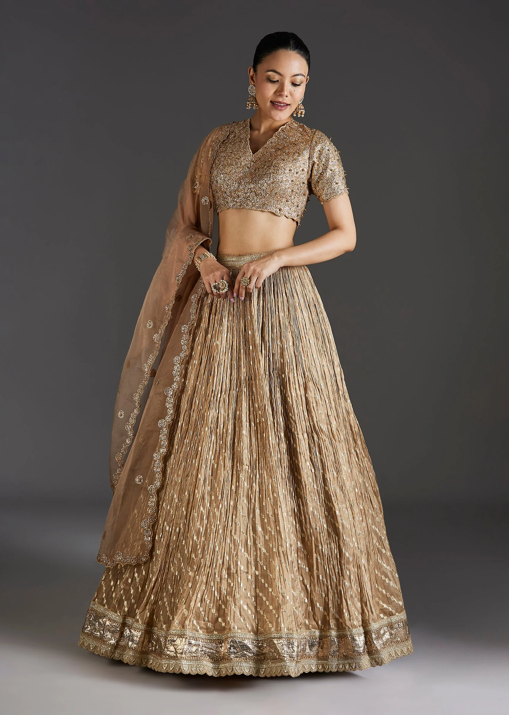 5331-gold-shine-with-regal-charm-1.webp Gold Shine With Regal Charm