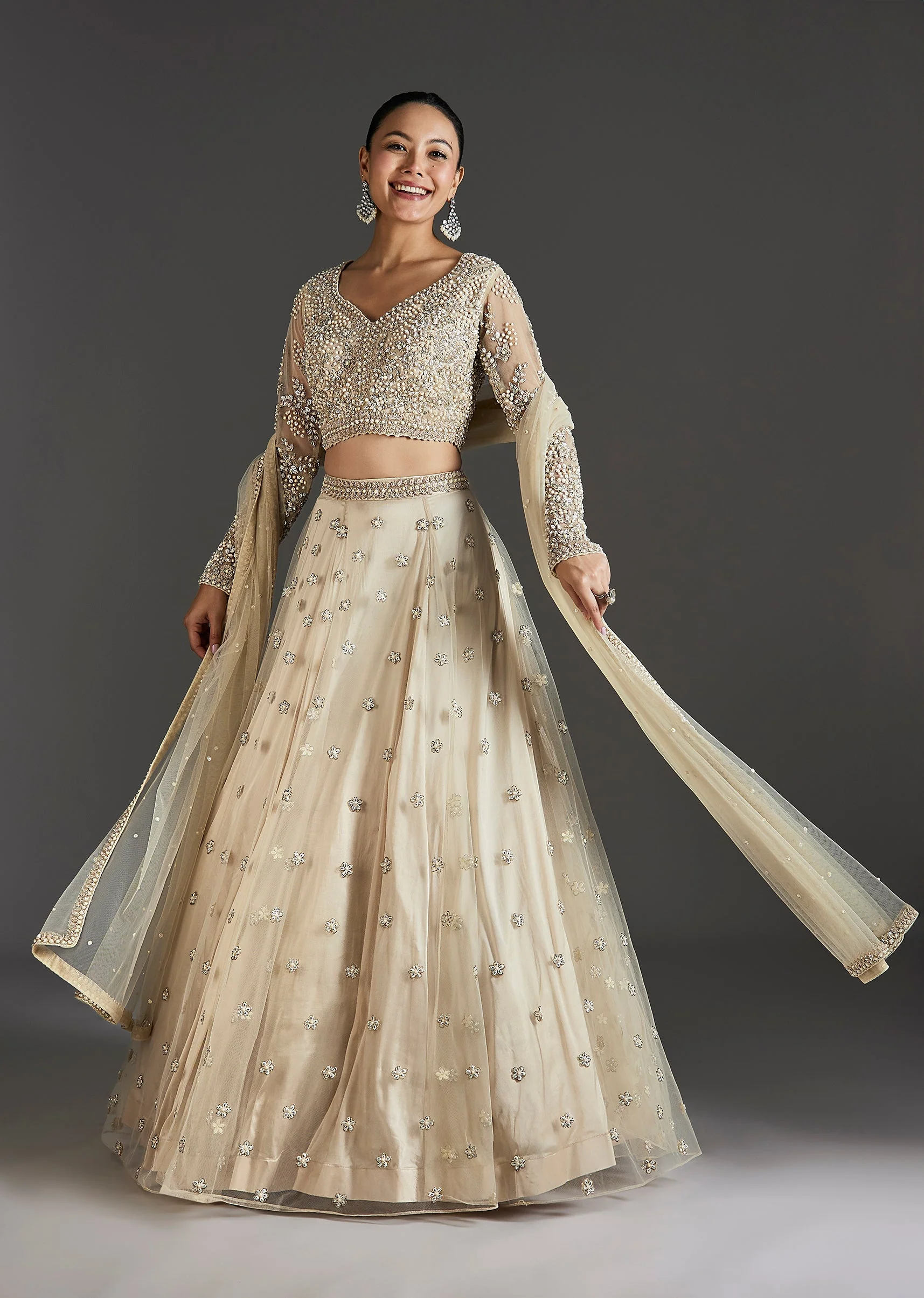 5358-off-white-glamour-with-modern-sparkle-1.webp Off White Glamour With Modern Sparkle