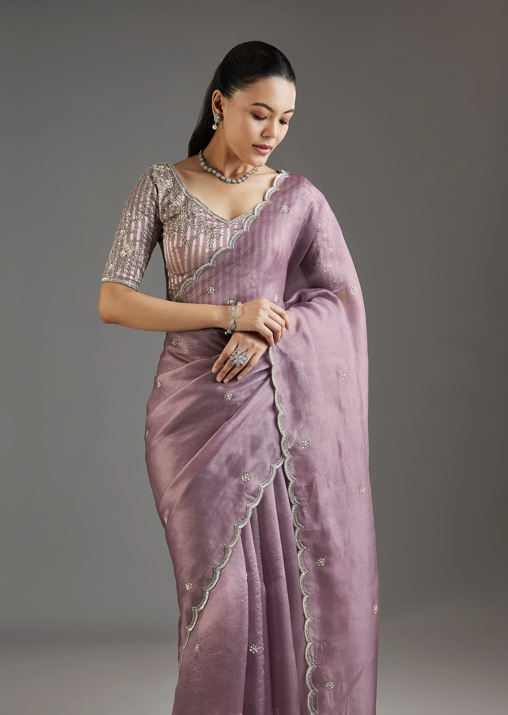 5905-lilac-organza-saree-with-embellished-scallop-border-5.webp Lilac Organza Saree With Embellished Scallop Border