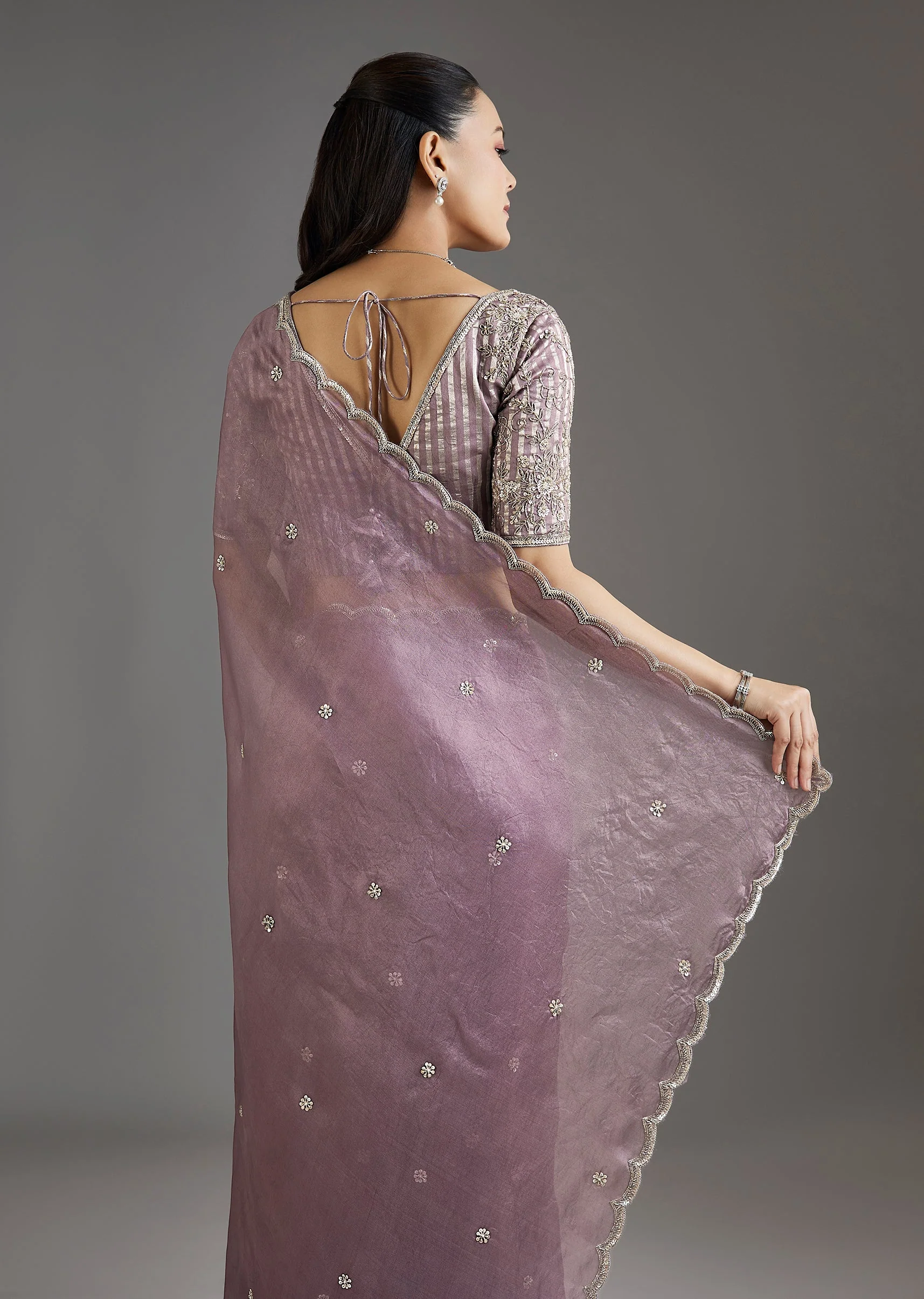 5905-lilac-organza-saree-with-embellished-scallop-border-6.webp Lilac Organza Saree With Embellished Scallop Border