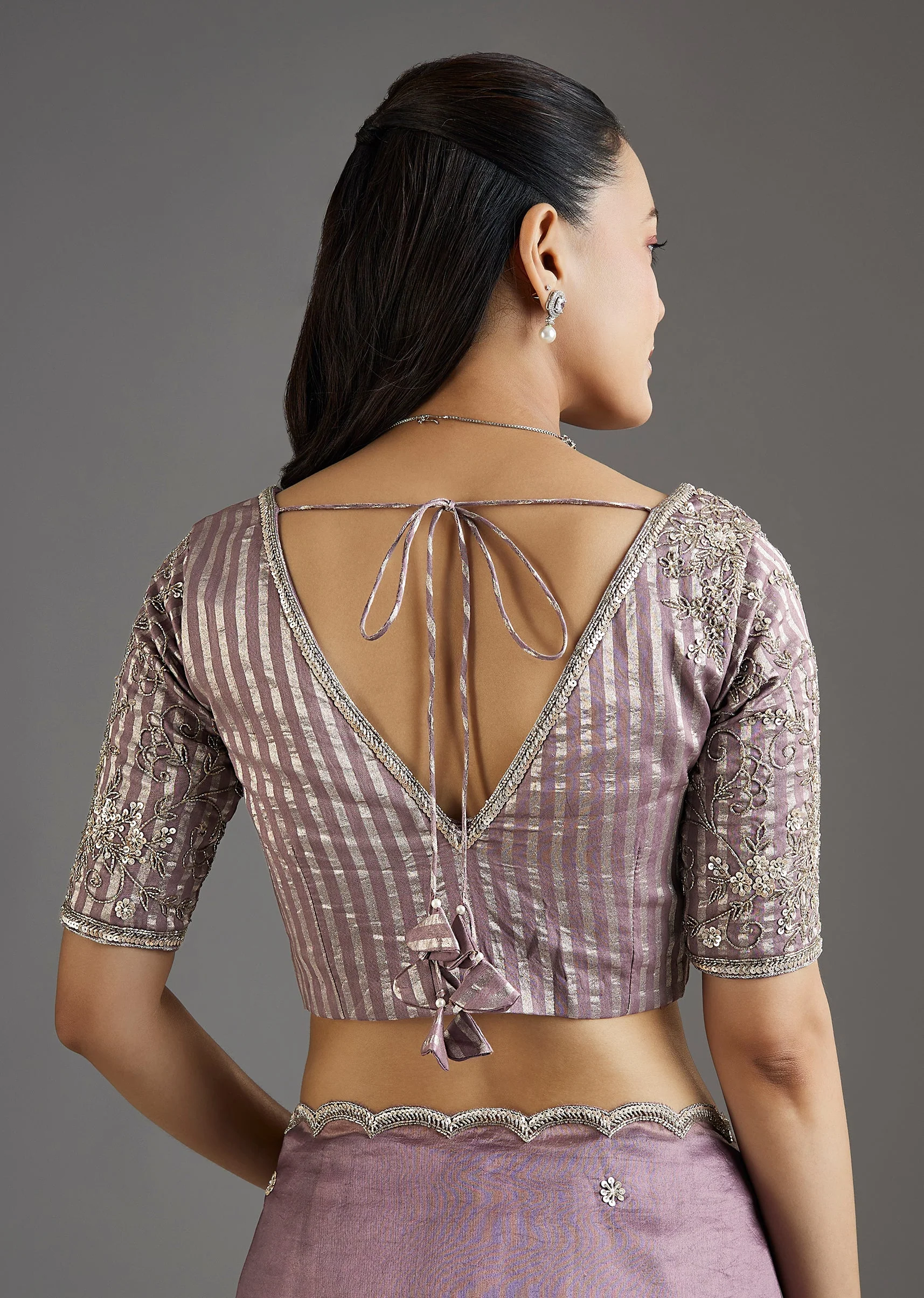 5905-lilac-organza-saree-with-embellished-scallop-border-8.webp Lilac Organza Saree With Embellished Scallop Border