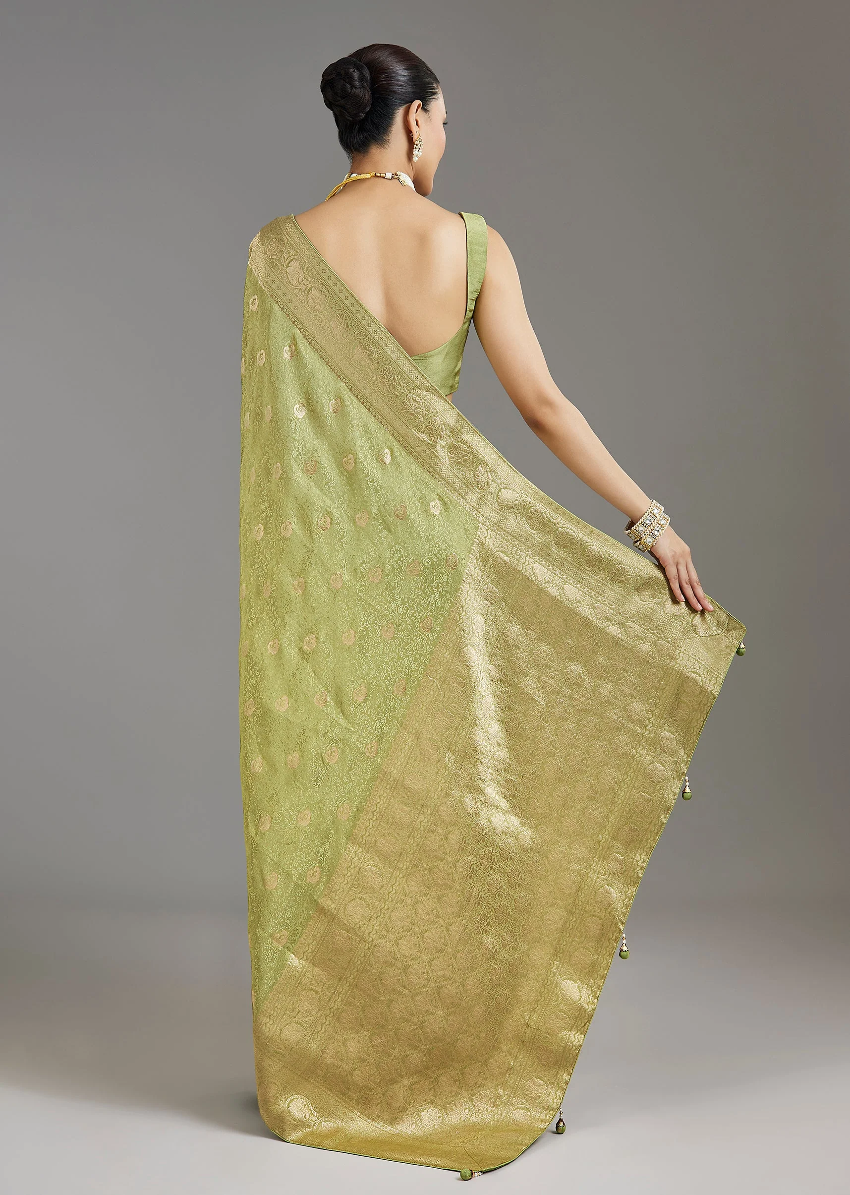 6387-pista-green-jacquard-dola-silk-saree-4.webp Pista Green Jacquard Dola Silk Saree