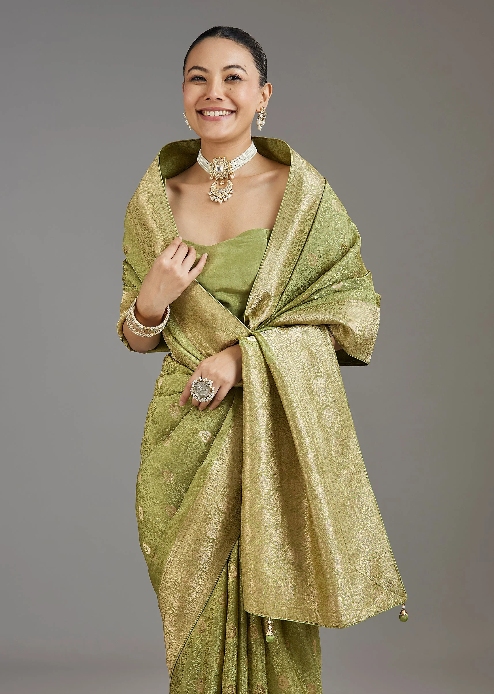 6387-pista-green-jacquard-dola-silk-saree-5.webp Pista Green Jacquard Dola Silk Saree