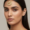 673-gold-white-maangtikka-with-graceful-detail-1.webp Gold White Maangtikka With Graceful Detail