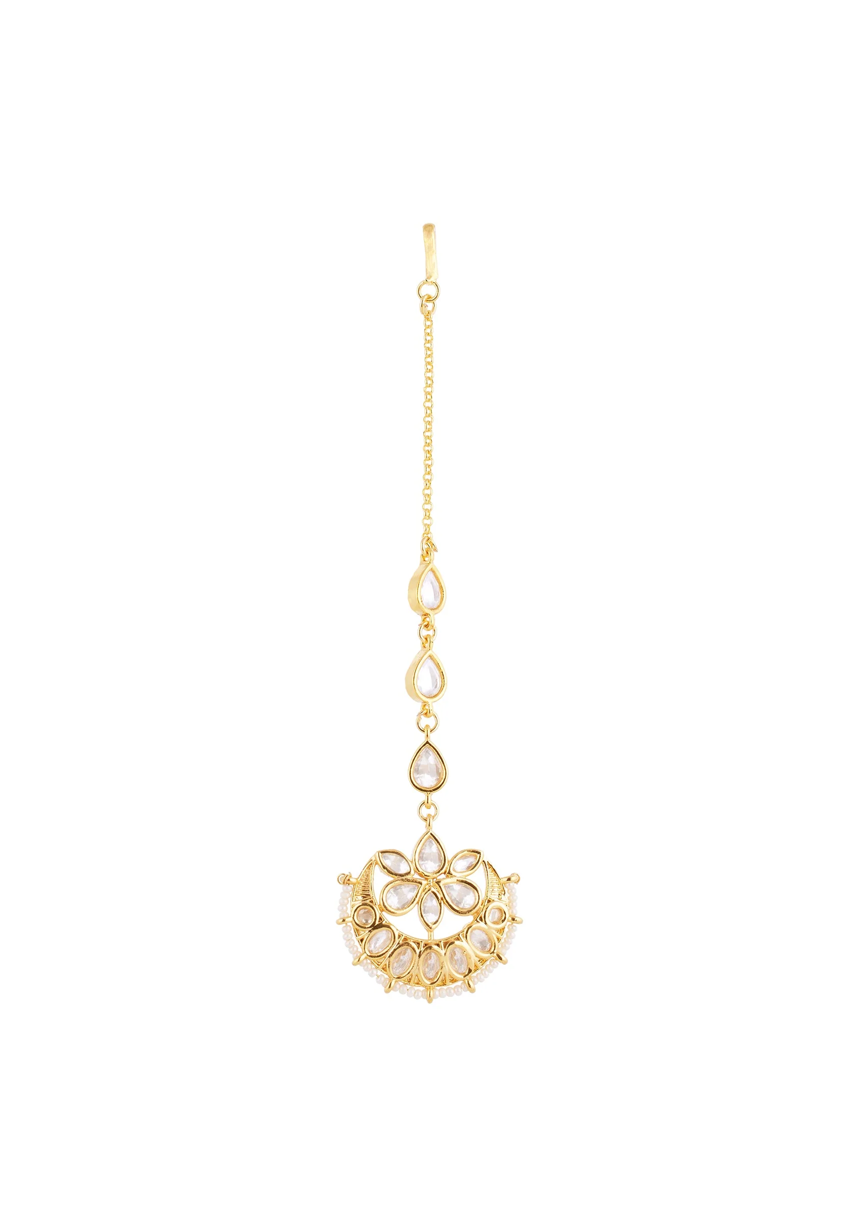 673-gold-white-maangtikka-with-graceful-detail-2.webp Gold White Maangtikka With Graceful Detail