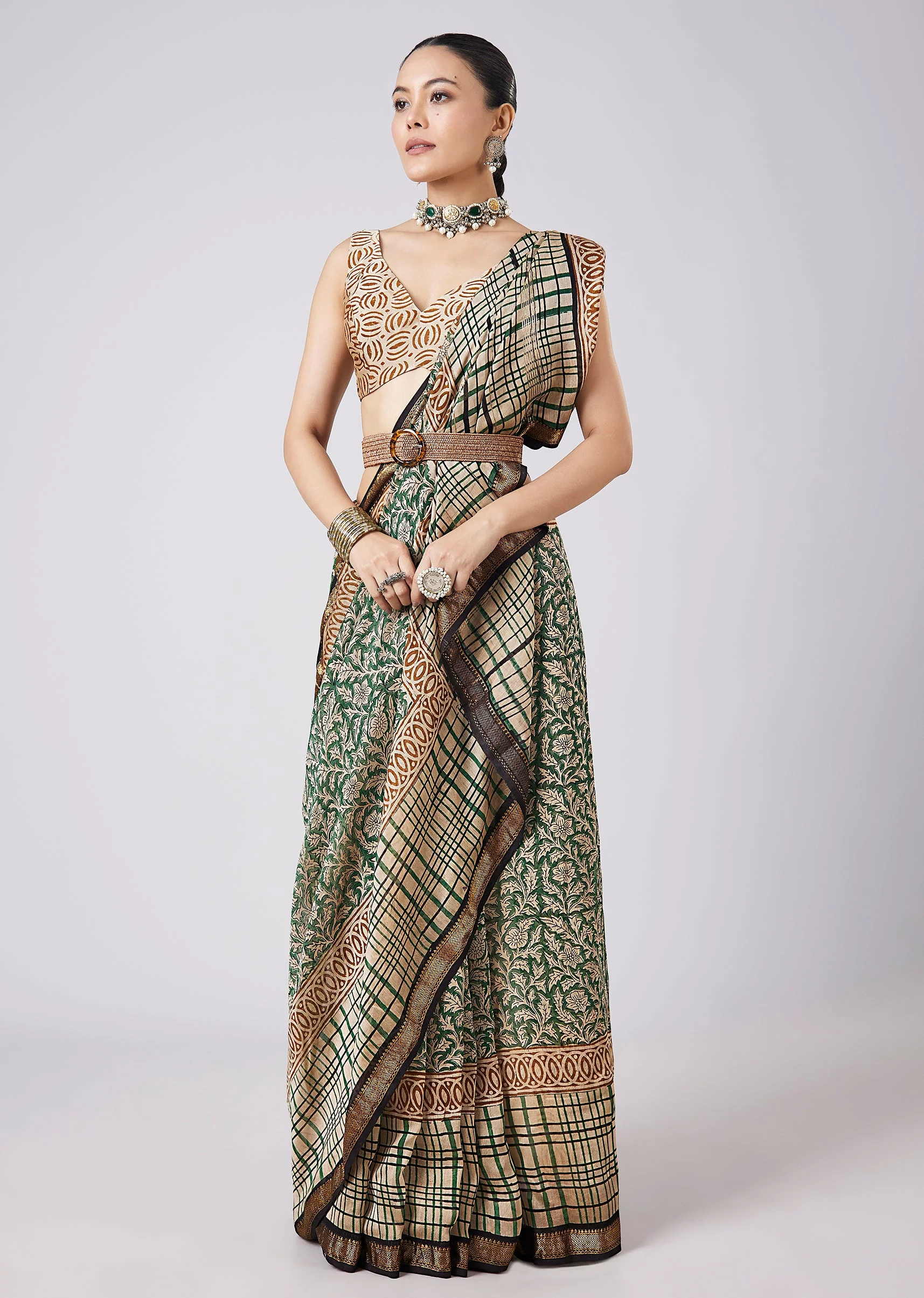 7918-blue-saree-with-block-print-motifs-and-unstitched-blouse-3.webp Blue Saree with Block Print Motifs and Unstitched Blouse
