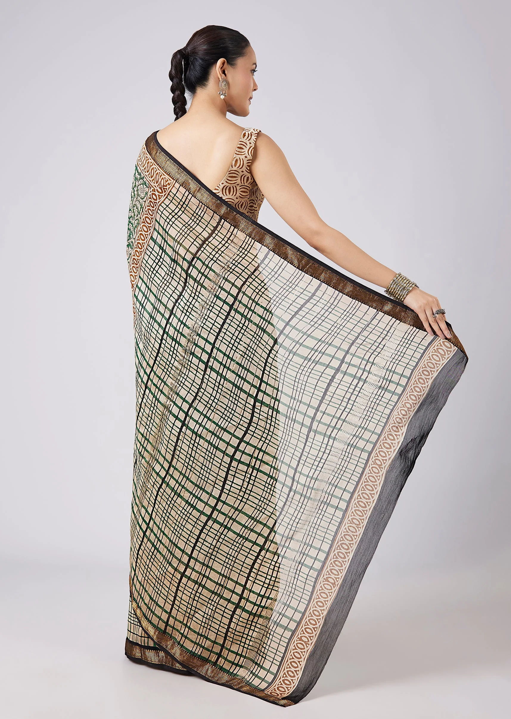 7918-blue-saree-with-block-print-motifs-and-unstitched-blouse-4.webp Blue Saree with Block Print Motifs and Unstitched Blouse