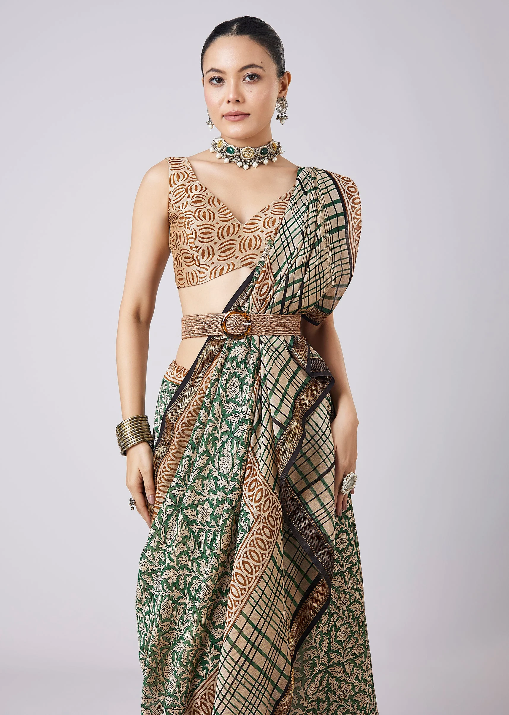 7918-blue-saree-with-block-print-motifs-and-unstitched-blouse-5.webp Blue Saree with Block Print Motifs and Unstitched Blouse
