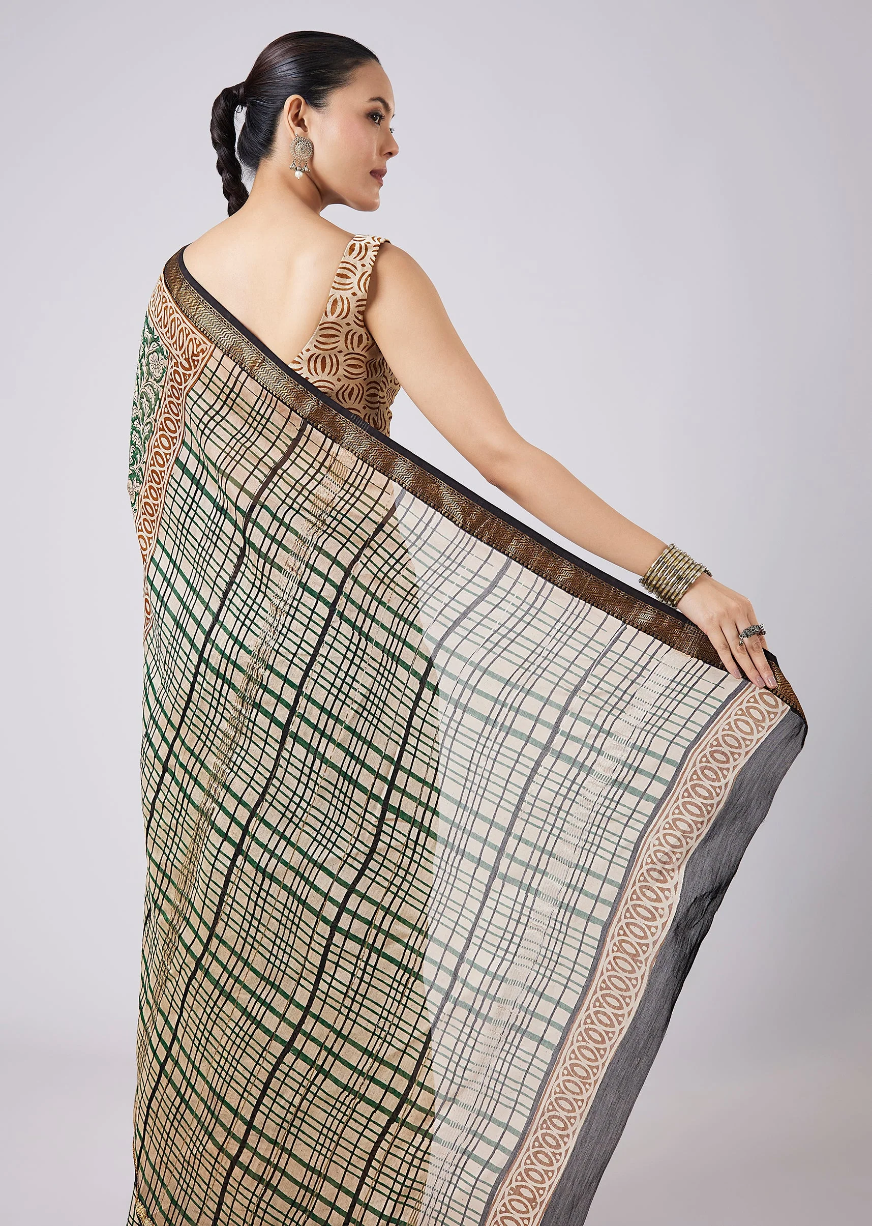 7918-blue-saree-with-block-print-motifs-and-unstitched-blouse-6.webp Blue Saree with Block Print Motifs and Unstitched Blouse