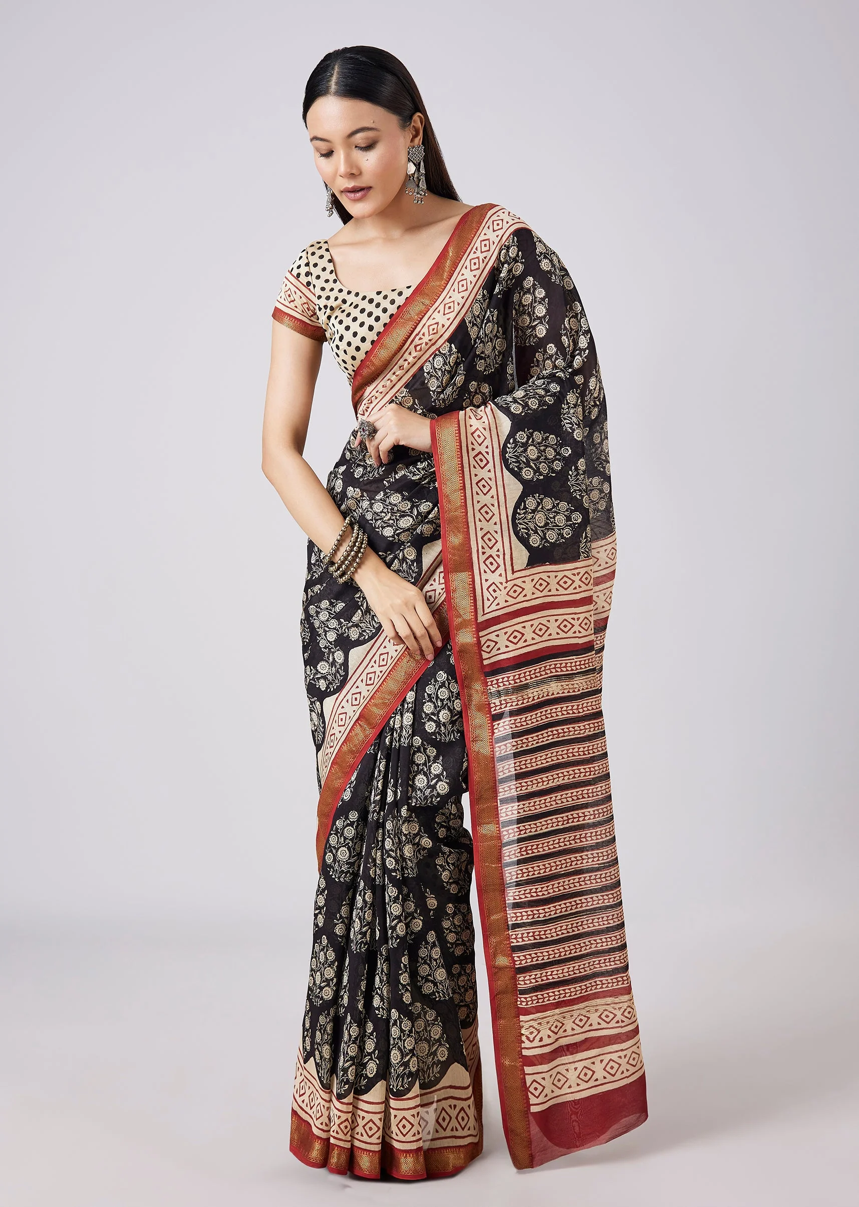 7934-brown-hand-painted-floral-motif-saree-with-blouse-1.webp Brown Hand Painted Floral Motif Saree with Blouse