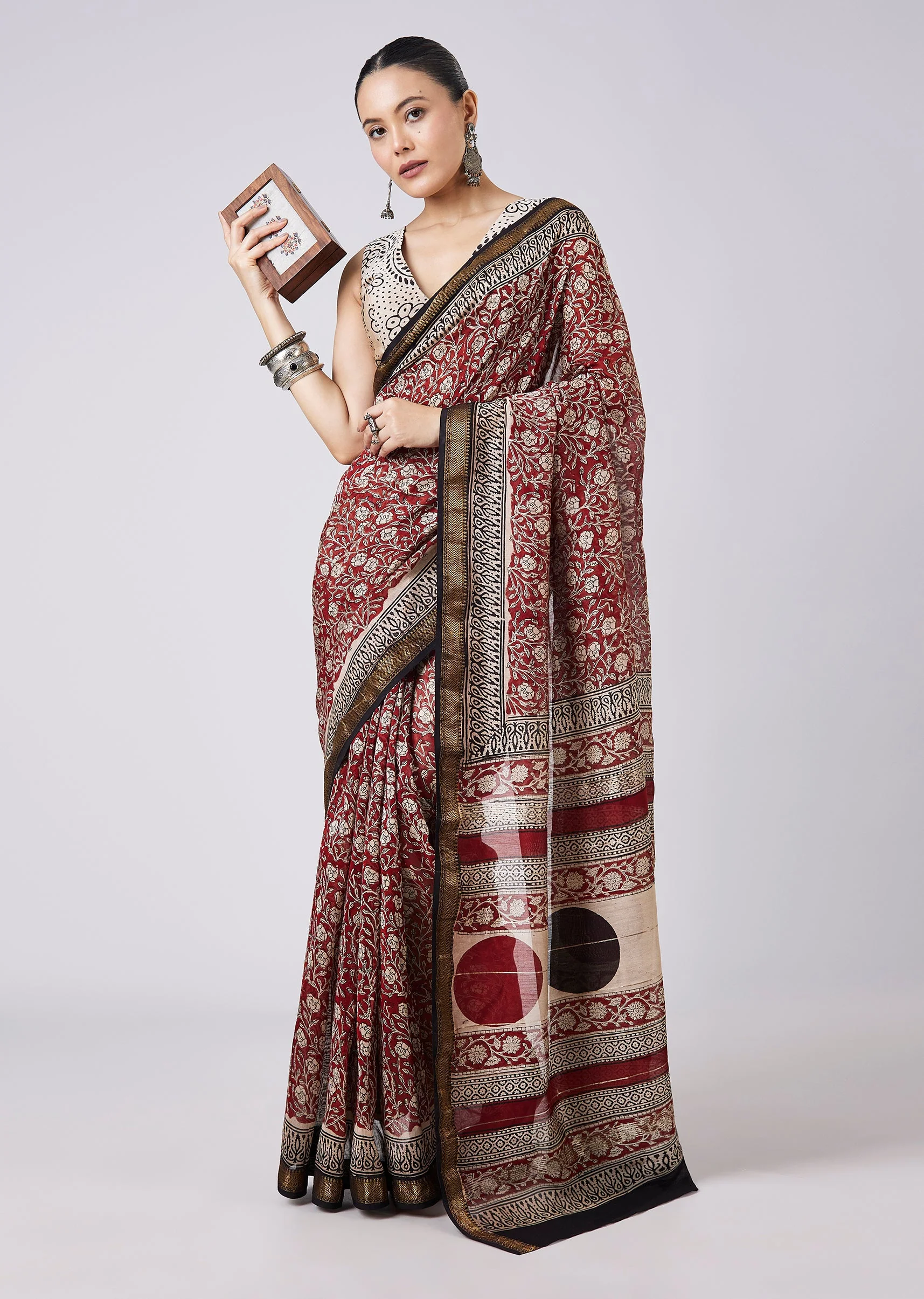 7950-maroon-printed-saree-with-unstitched-blouse-1.webp Maroon Printed Saree with Unstitched Blouse