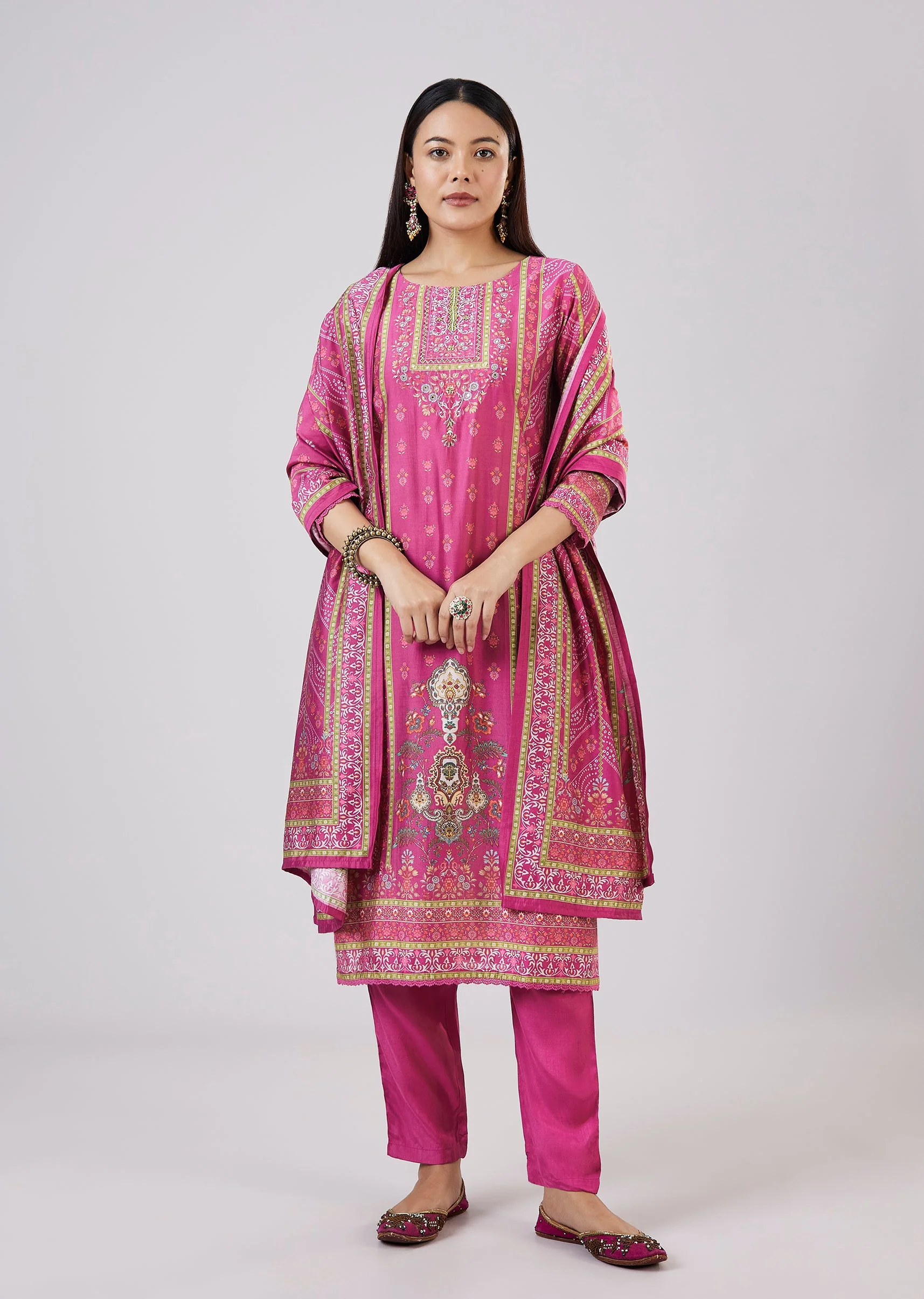 8137-magenta-modal-kurta-set-with-embellished-work-1.webp Magenta Modal Kurta Set With Embellished Work
