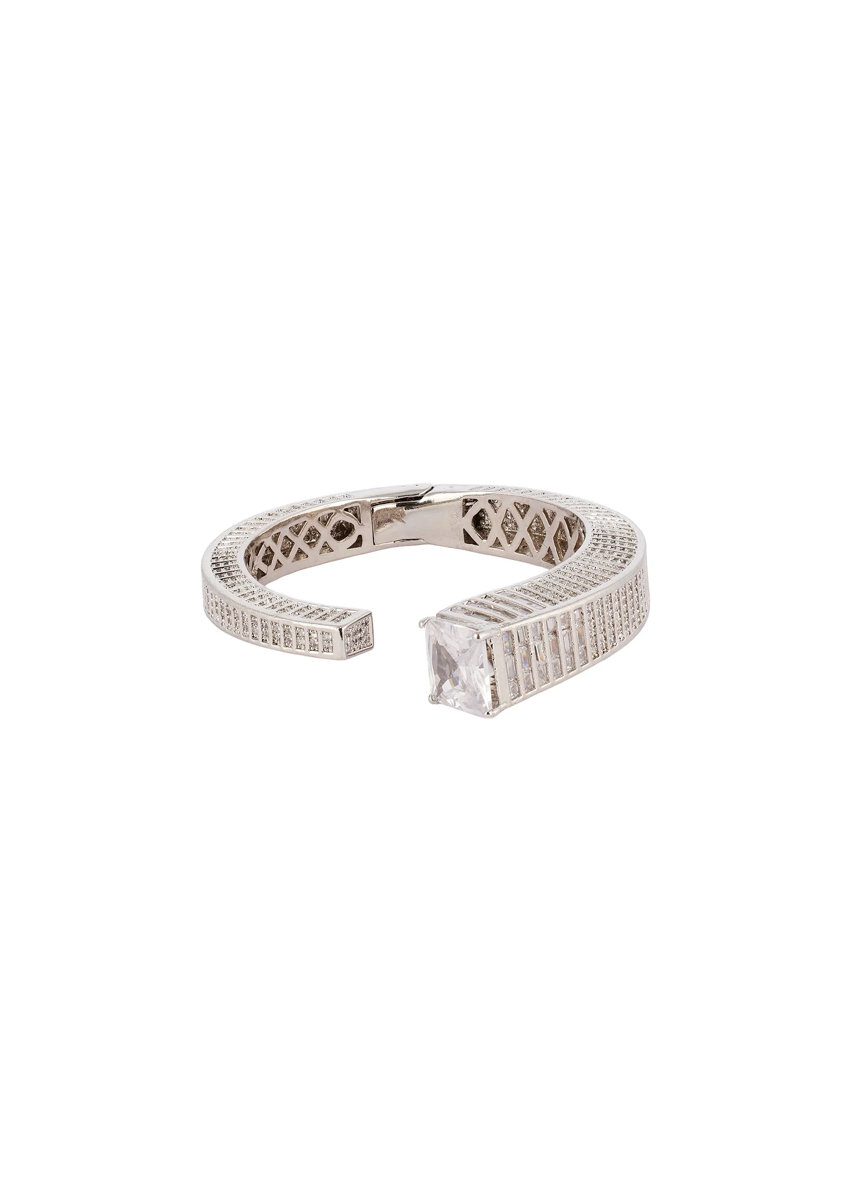 8473-silver-finish-bracelet-in-mix-metal-with-bold-architectural-style-and-white-cubic-zirconia-accents-2.webp Silver Finish Bracelet In Mix Metal With Bold Architectural Style And White Cubic Zirconia Accents