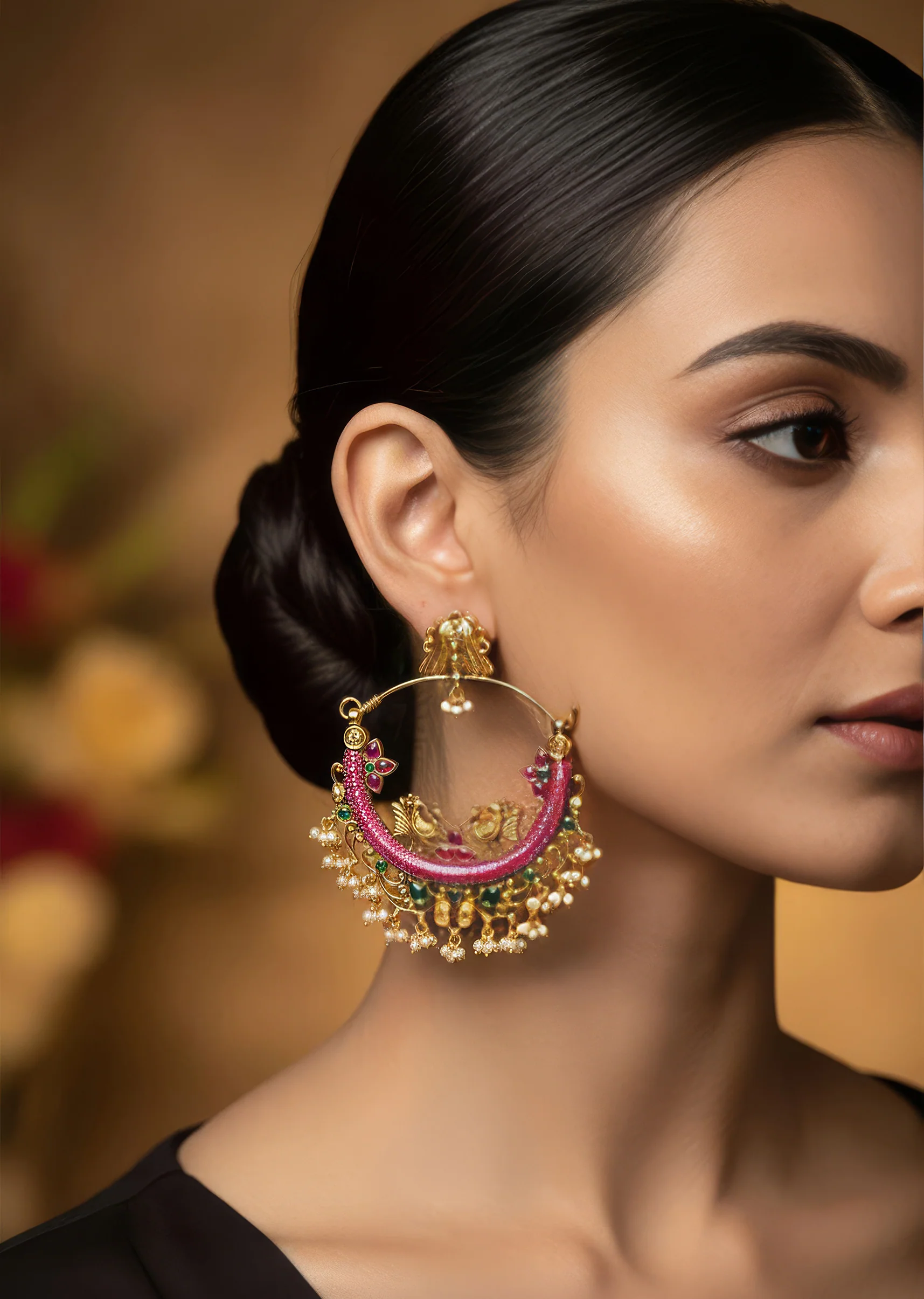 935-multi-coloured-gold-necklace-for-festive-wear-1.webp Multi Coloured Gold Necklace for Festive Wear