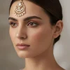 965-gold-white-maangtikka-with-radiant-detail-1.webp Gold White Maangtikka With Radiant Detail