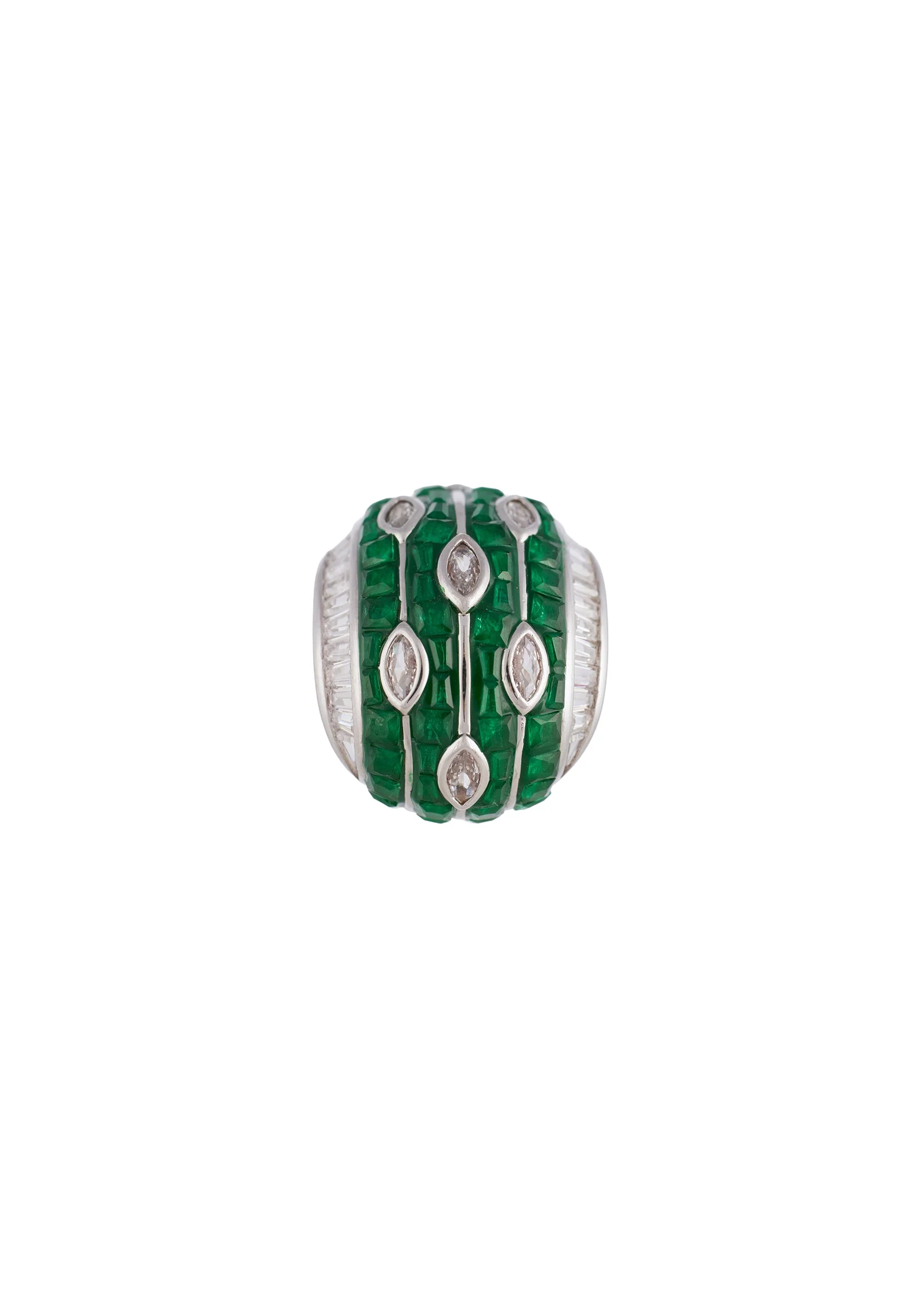 970-green-silver-diamond-earrings-with-timeless-detail-3.webp Green Silver Diamond Earrings With Timeless Detail
