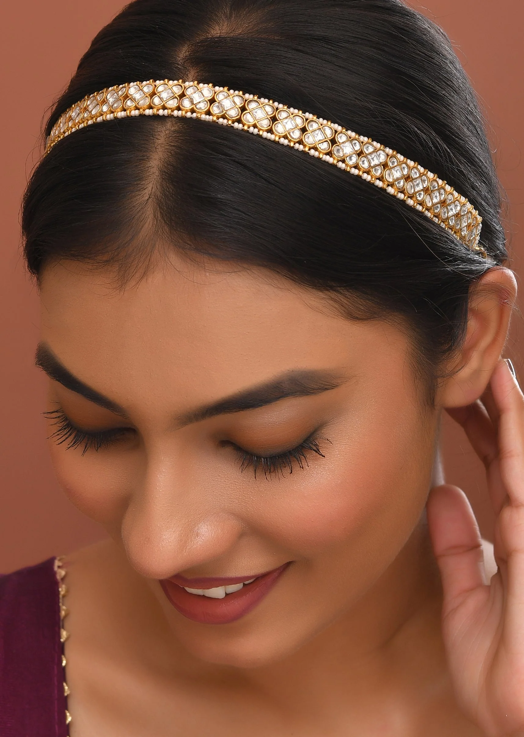 975-white-and-gold-kundan-mathapatti-1.webp White and Gold Kundan Mathapatti