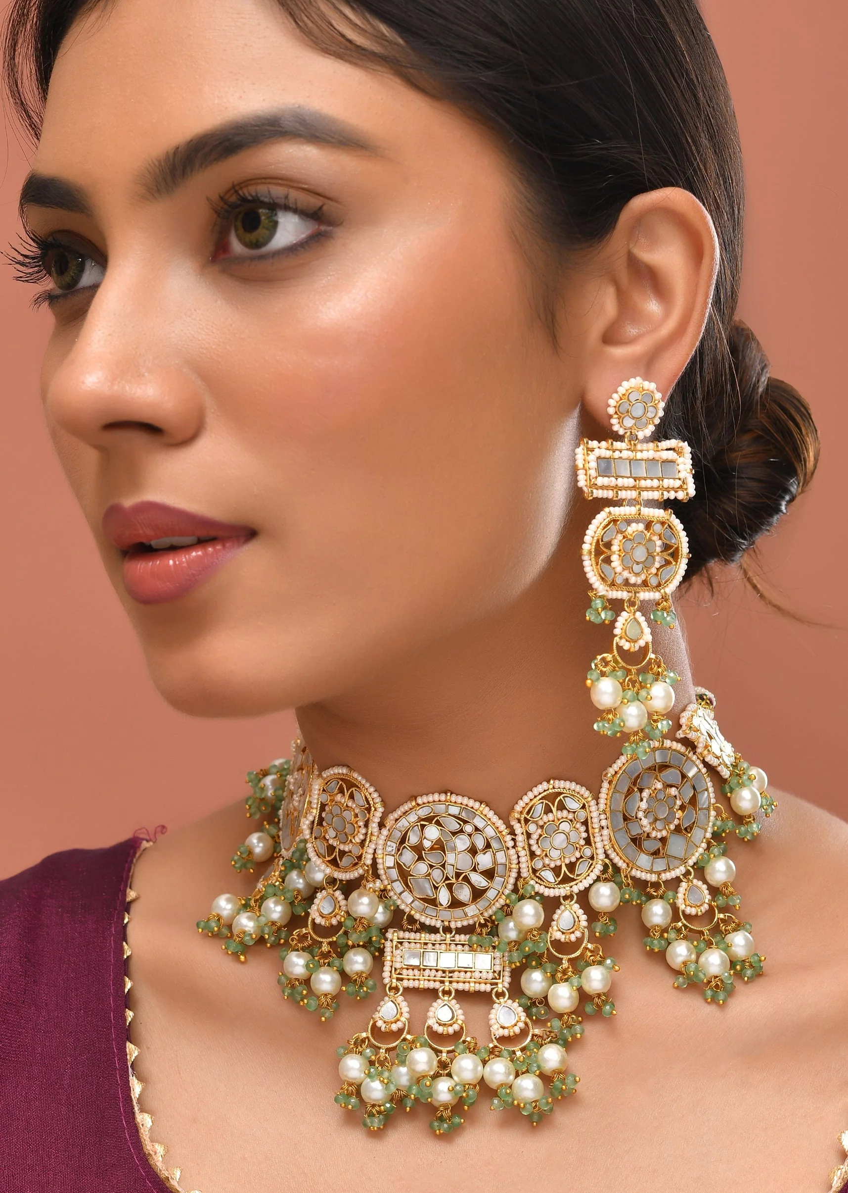 983-white-kundan-geometric-pendant-necklace-and-earrings-set-1.webp White Kundan Geometric Pendant Necklace and Earrings Set