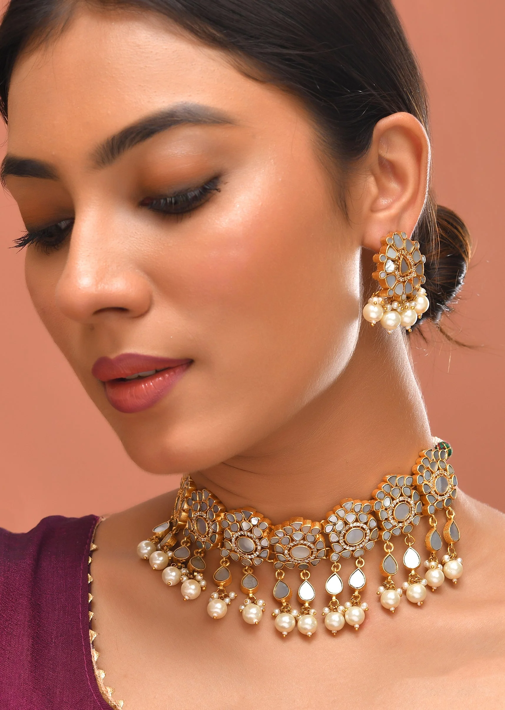 984-white-kundan-pendant-bead-drop-necklace-and-earrings-set-1.webp White Kundan Pendant Bead Drop Necklace and Earrings Set