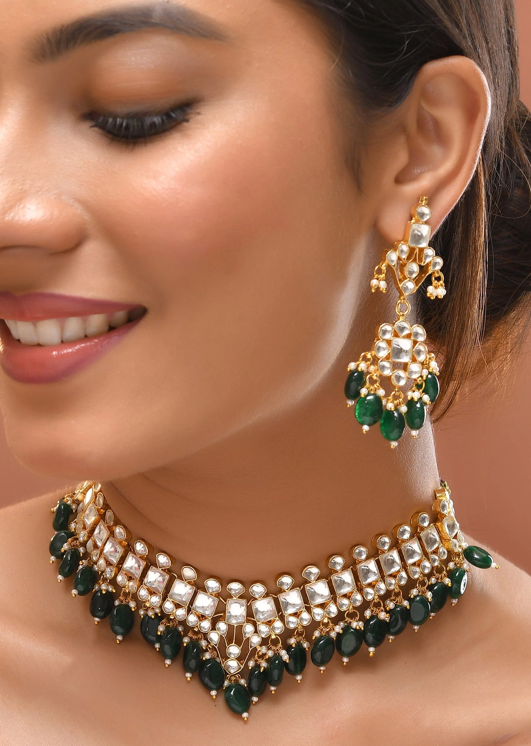 990-emerald-green-white-necklace-set-with-pachi-kundan-1.webp Emerald Green White Necklace Set With Pachi Kundan